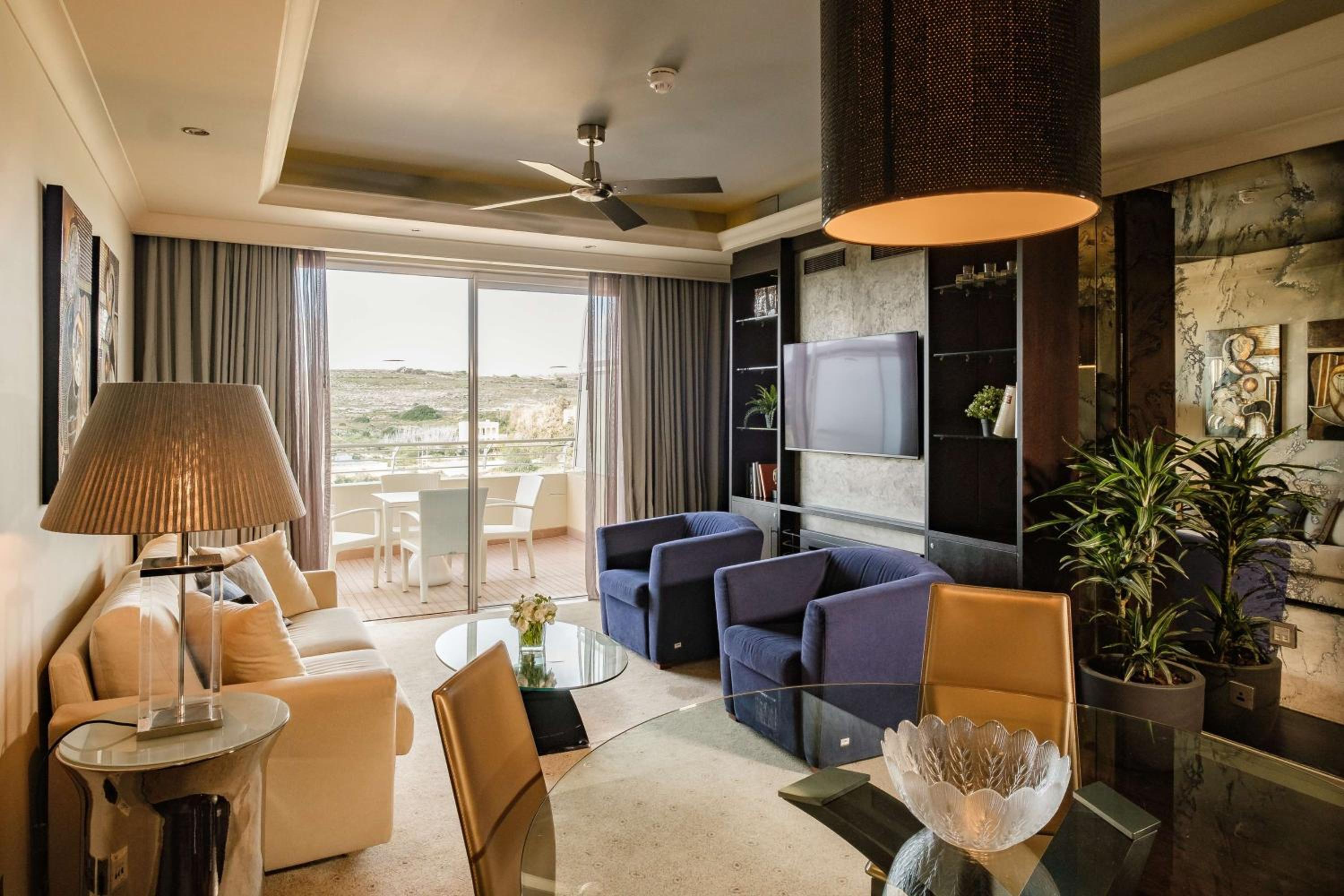 Premium Suite with Country View - Photo 7