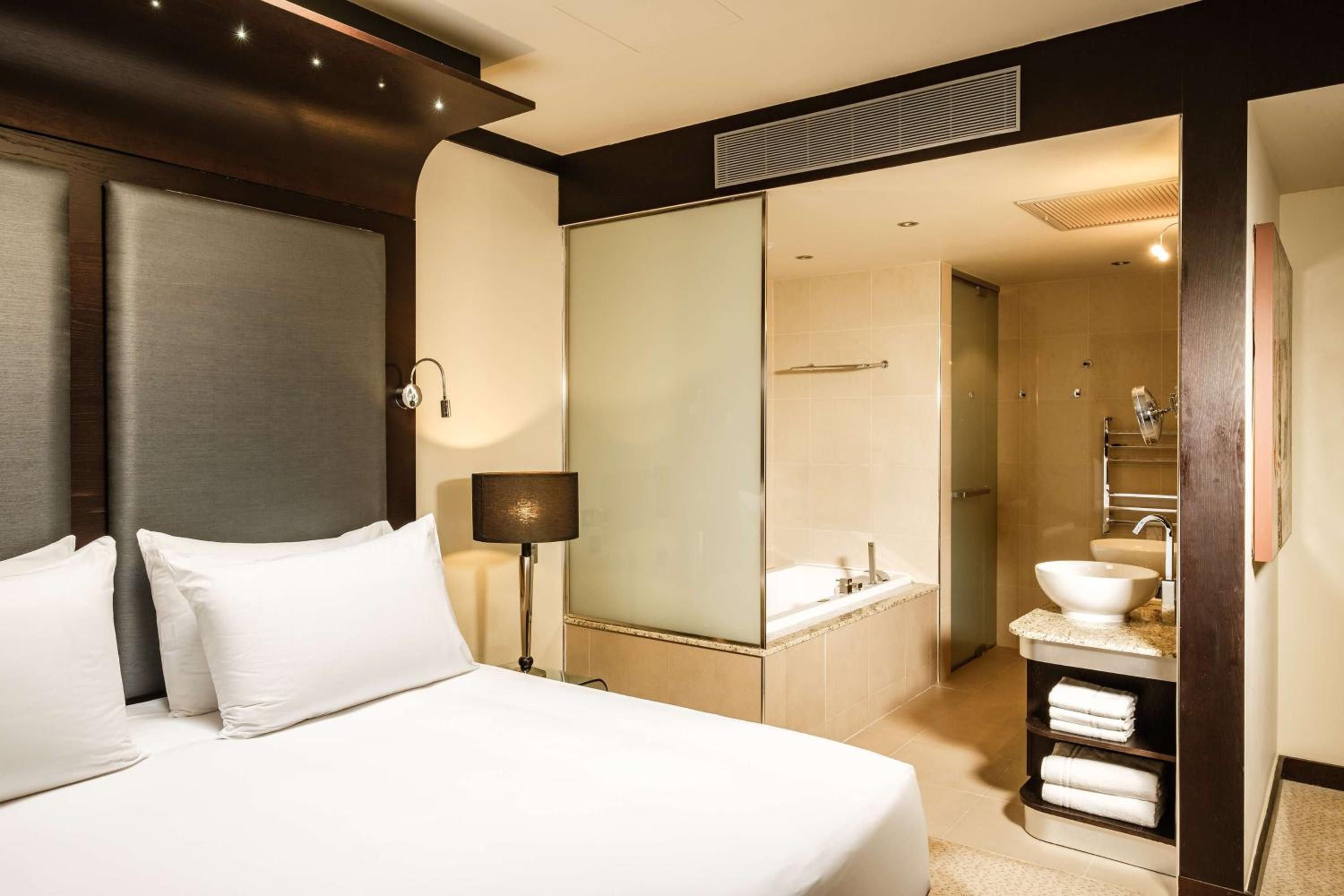 Premium Suite with Country View - Photo 4