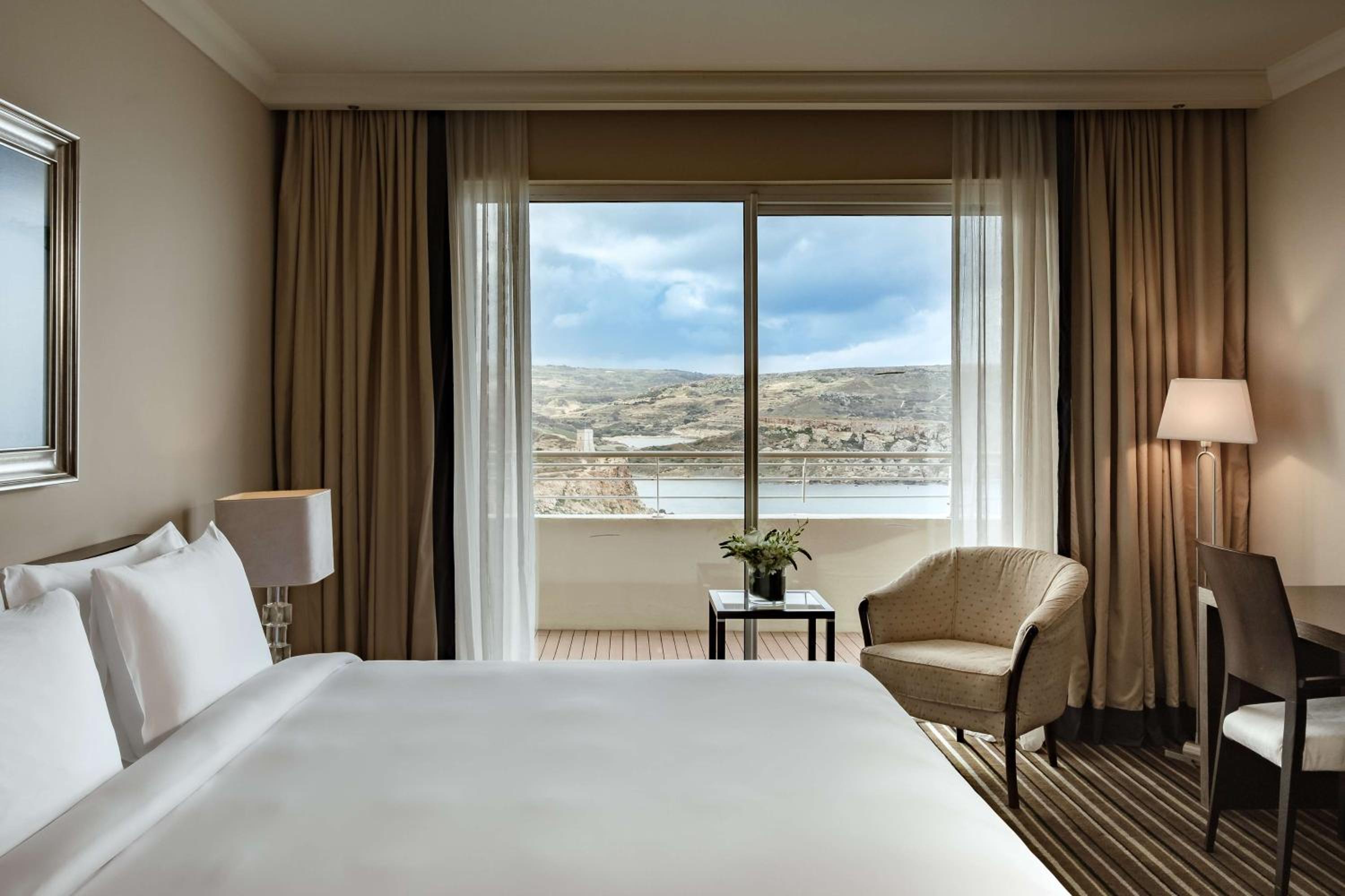 Premium Suite with Sea View - Photo 6