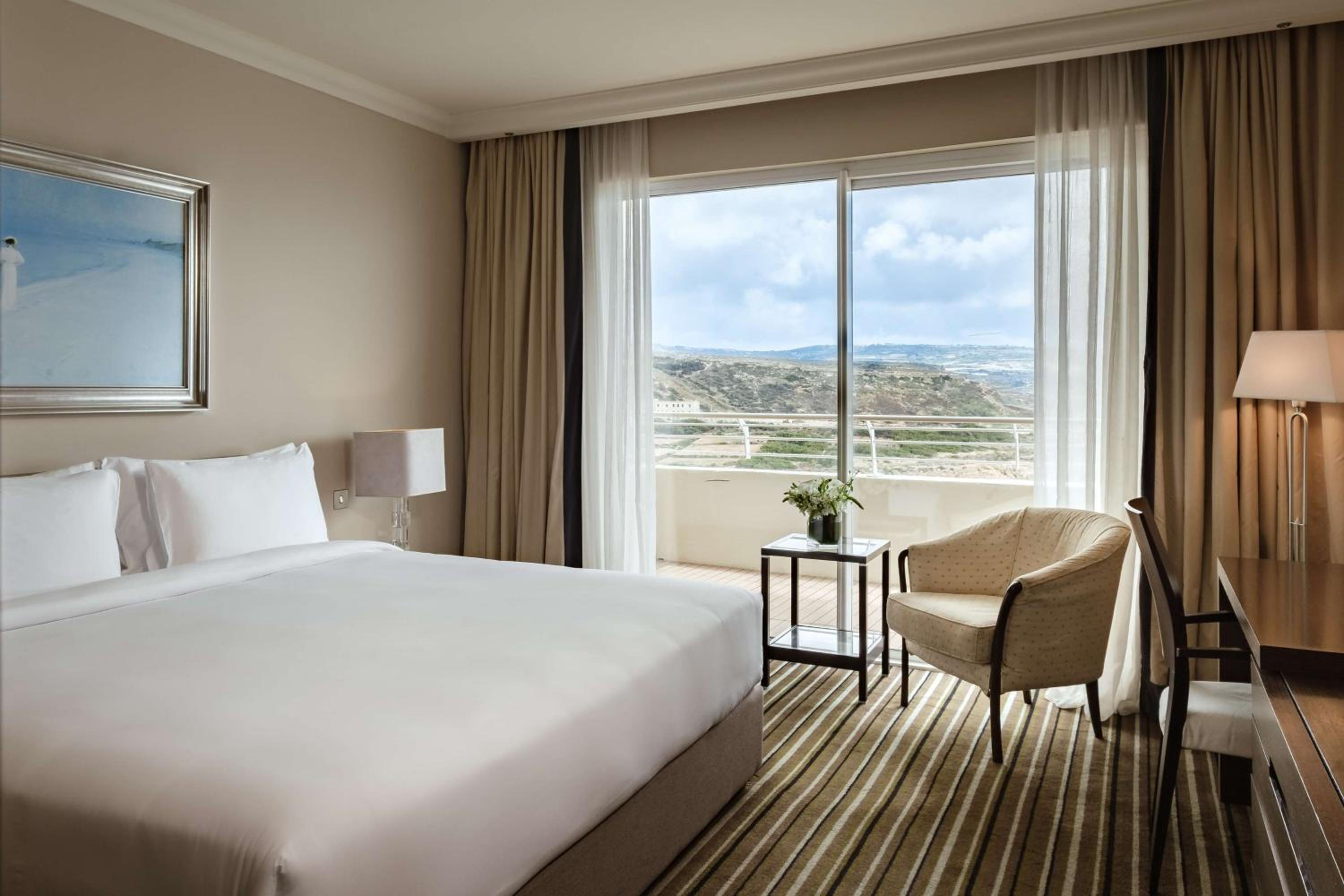 Premium Suite with Sea View - Photo 2