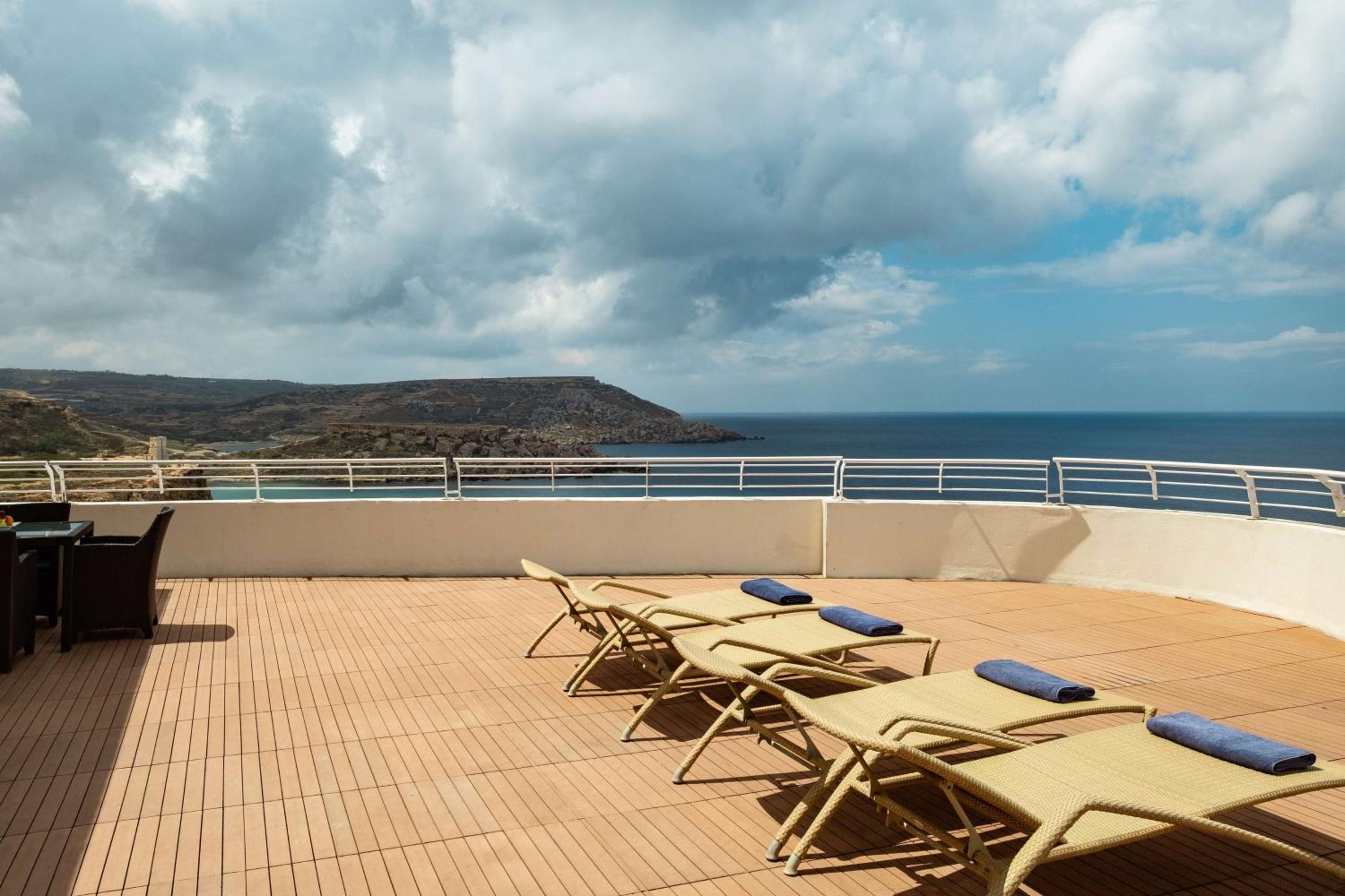 Penthouse Suite with Sea View - Photo 12