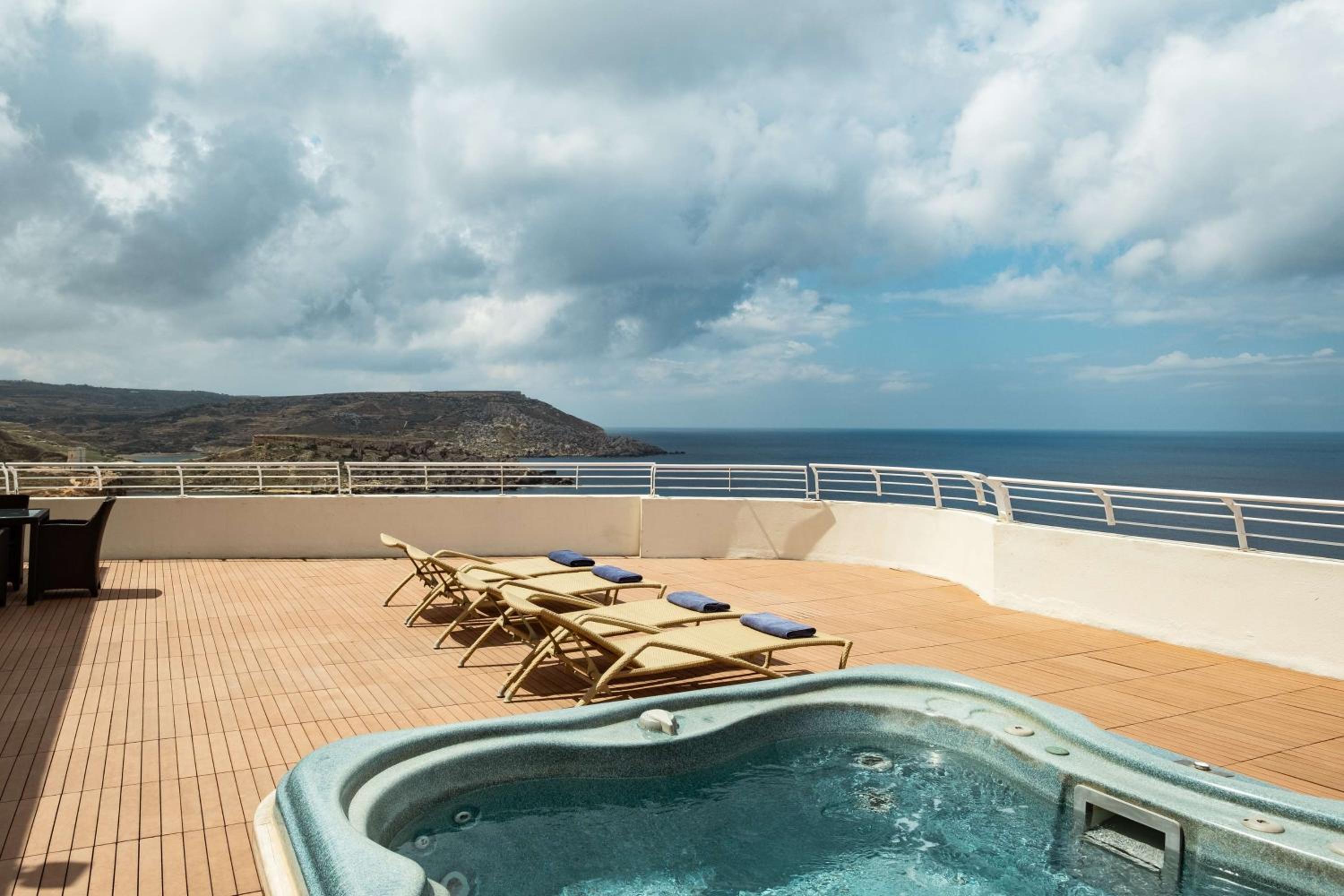 Penthouse Suite with Sea View - Photo 14