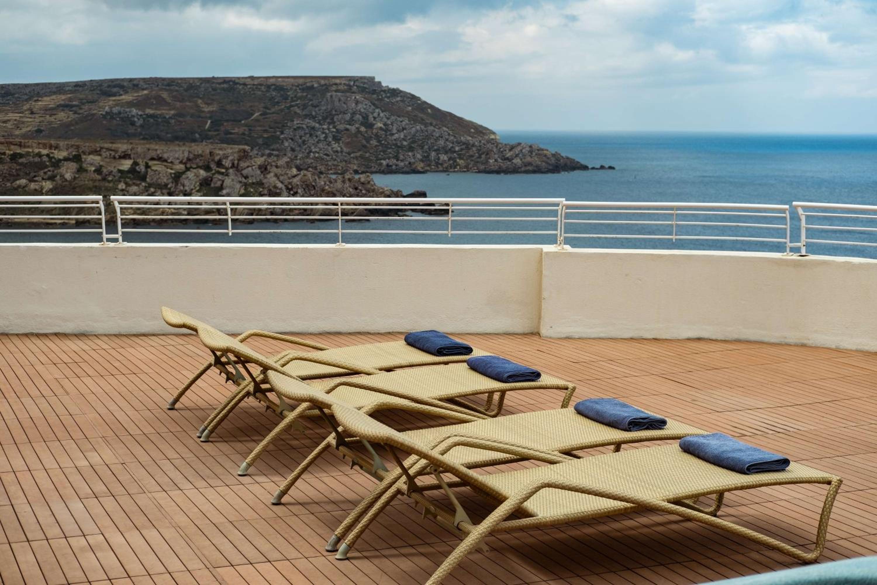 Penthouse Suite with Sea View - Photo 7