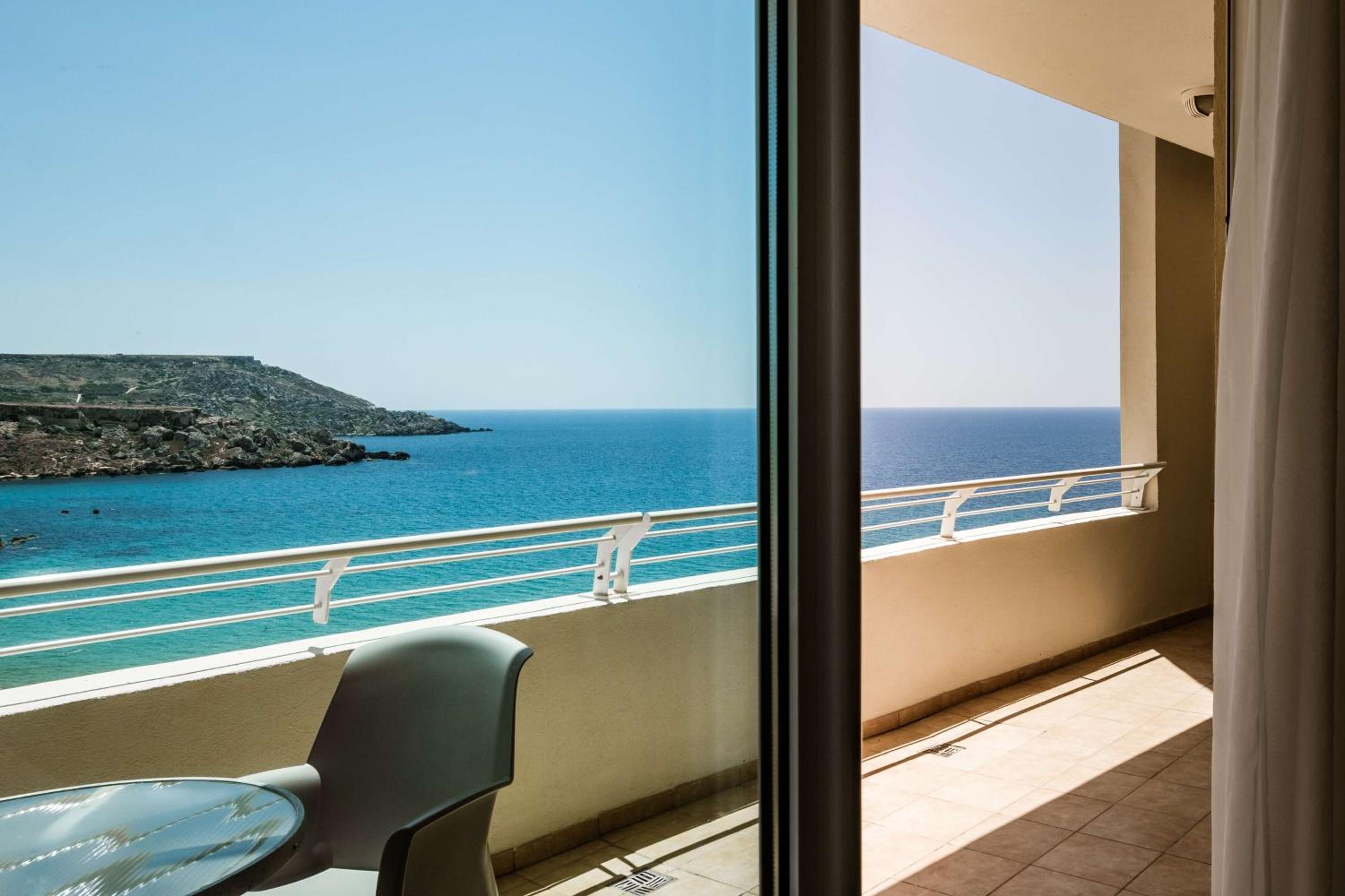 Premium Suite with Sea View - Photo 8
