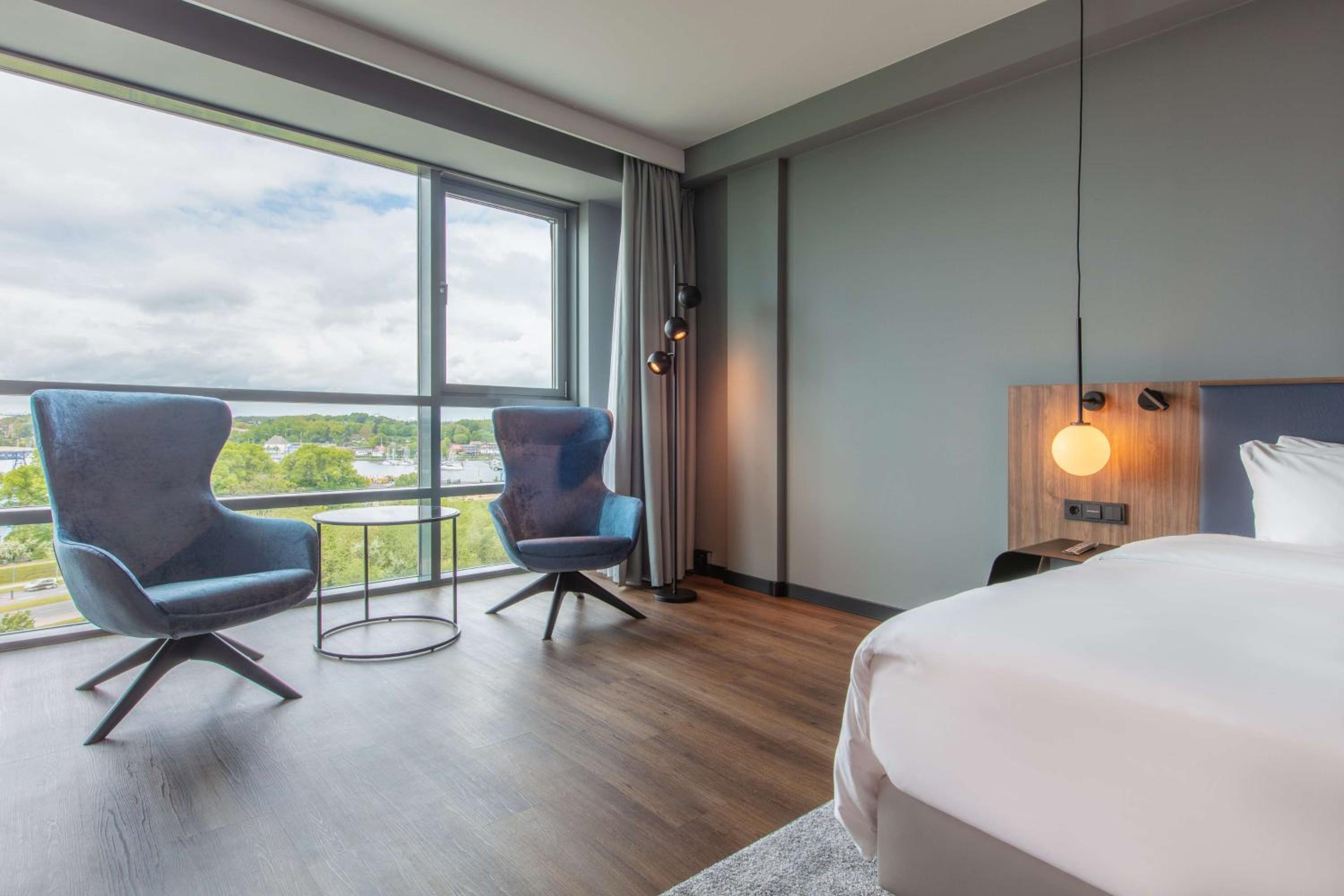 Premium Room with Harbor View - Photo 3