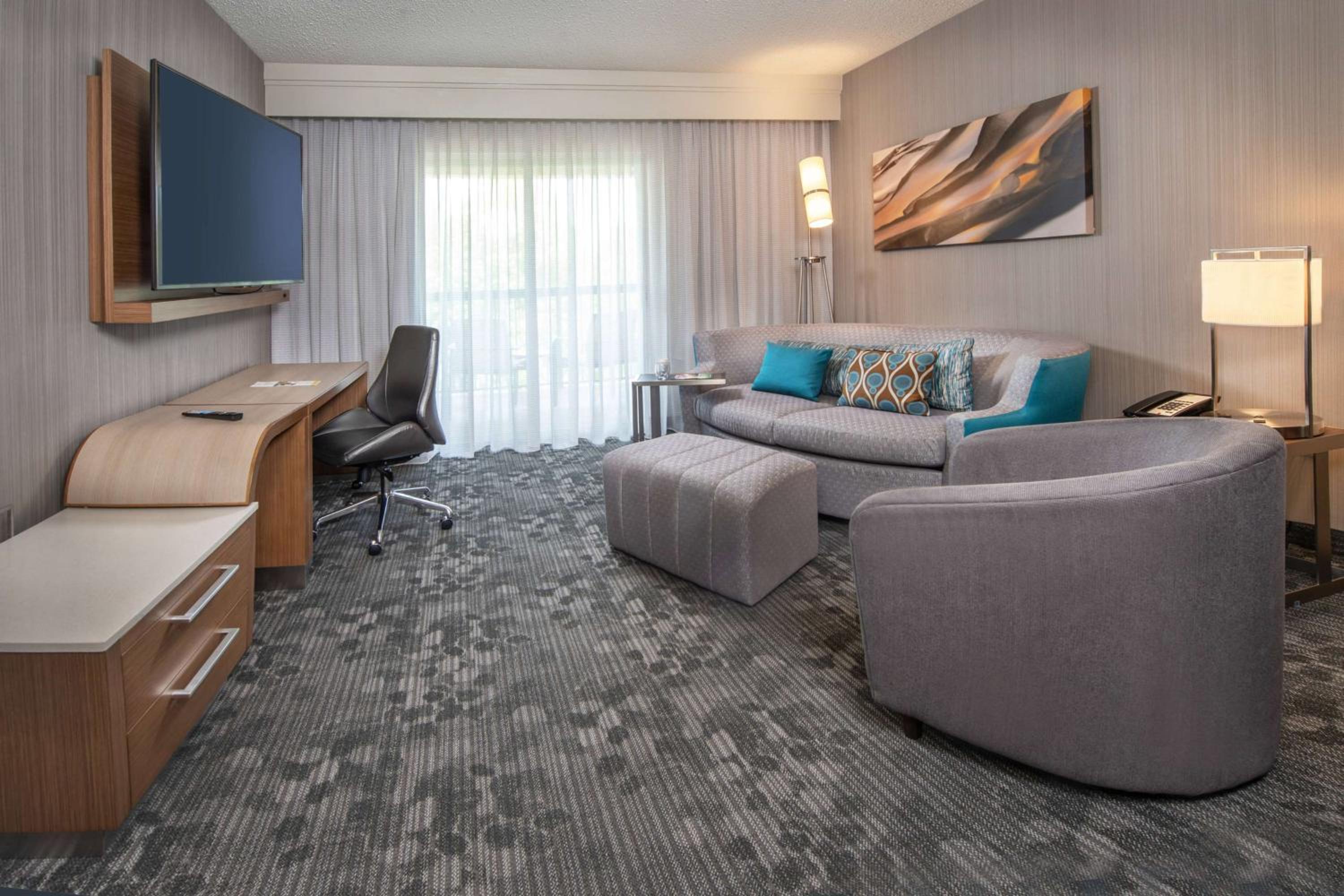 One-Bedroom King Suite - Non-Smoking