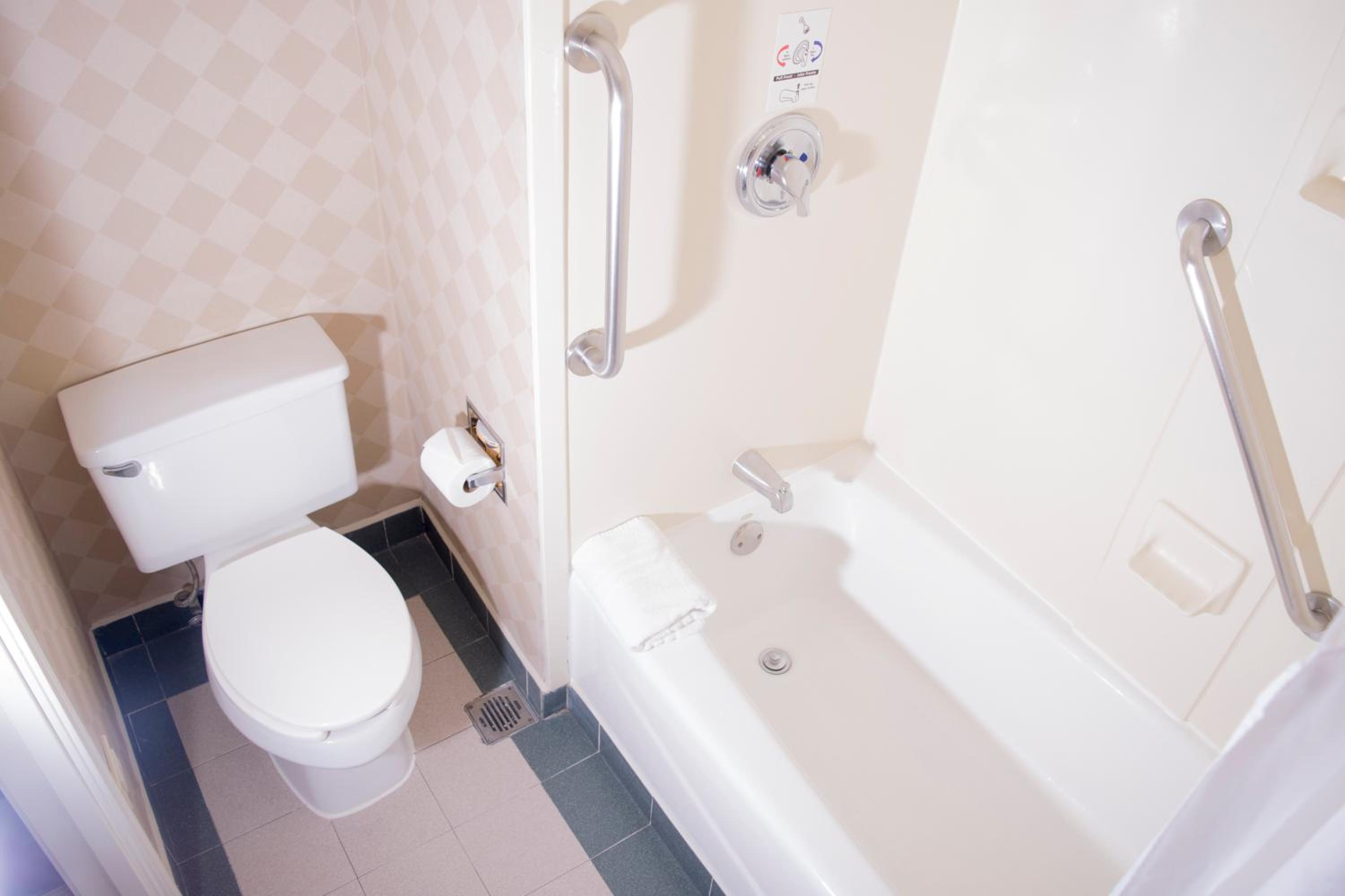 King Room - Non-Smoking - Photo 3