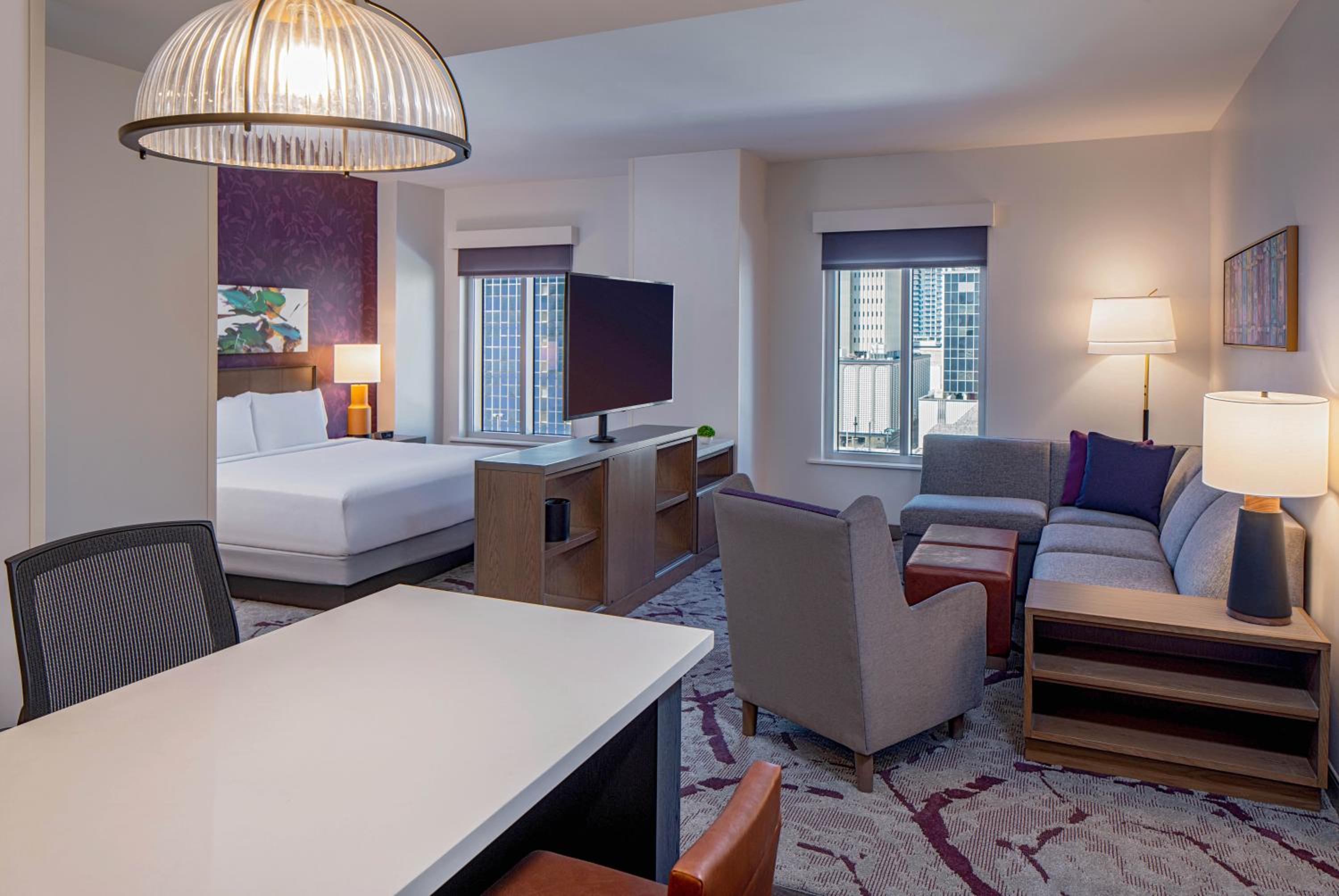 King Studio Suite with Kitchen, Sofa Bed and City View - Photo 3