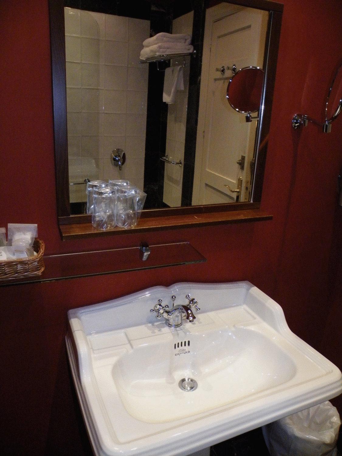 Double or Twin Room - Photo 2