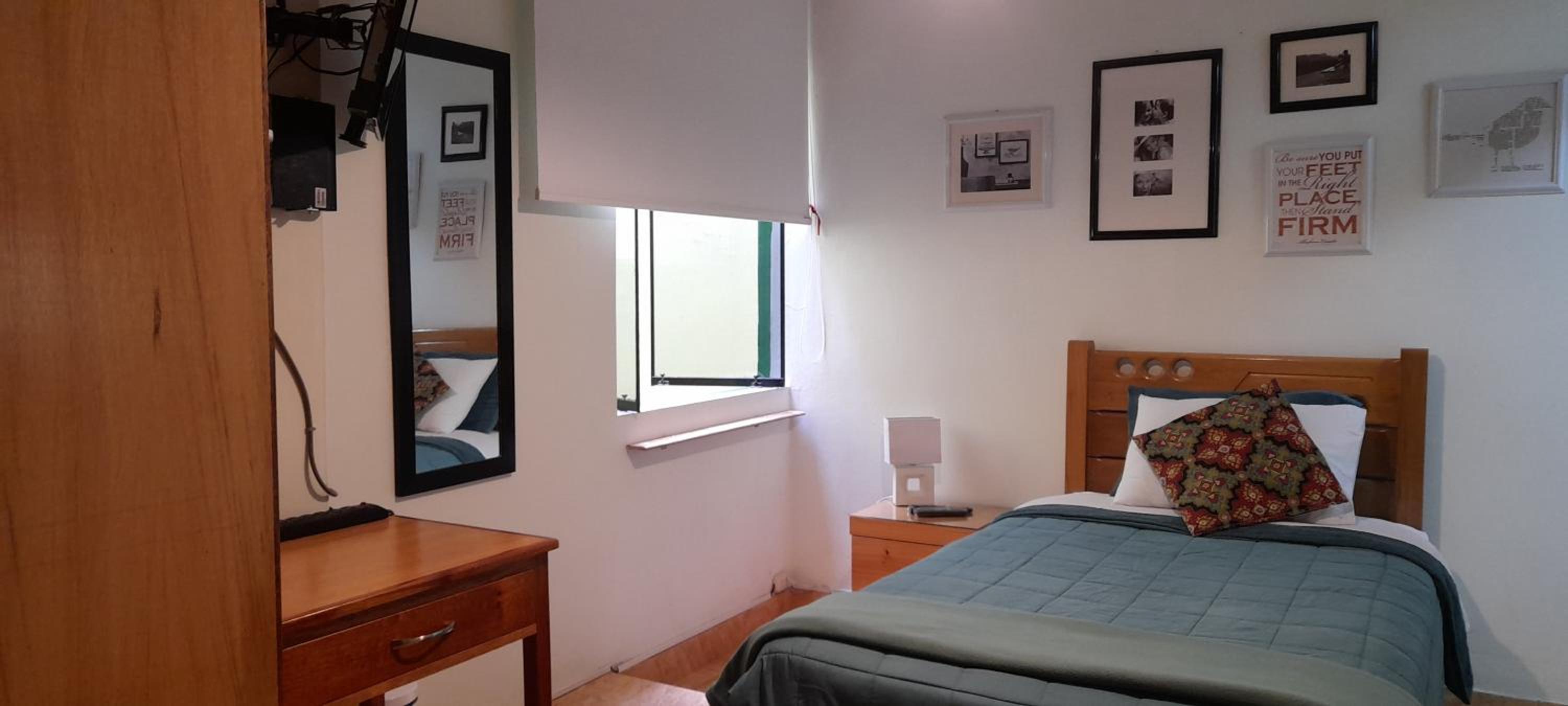 Single Room with Bathroom photo 3