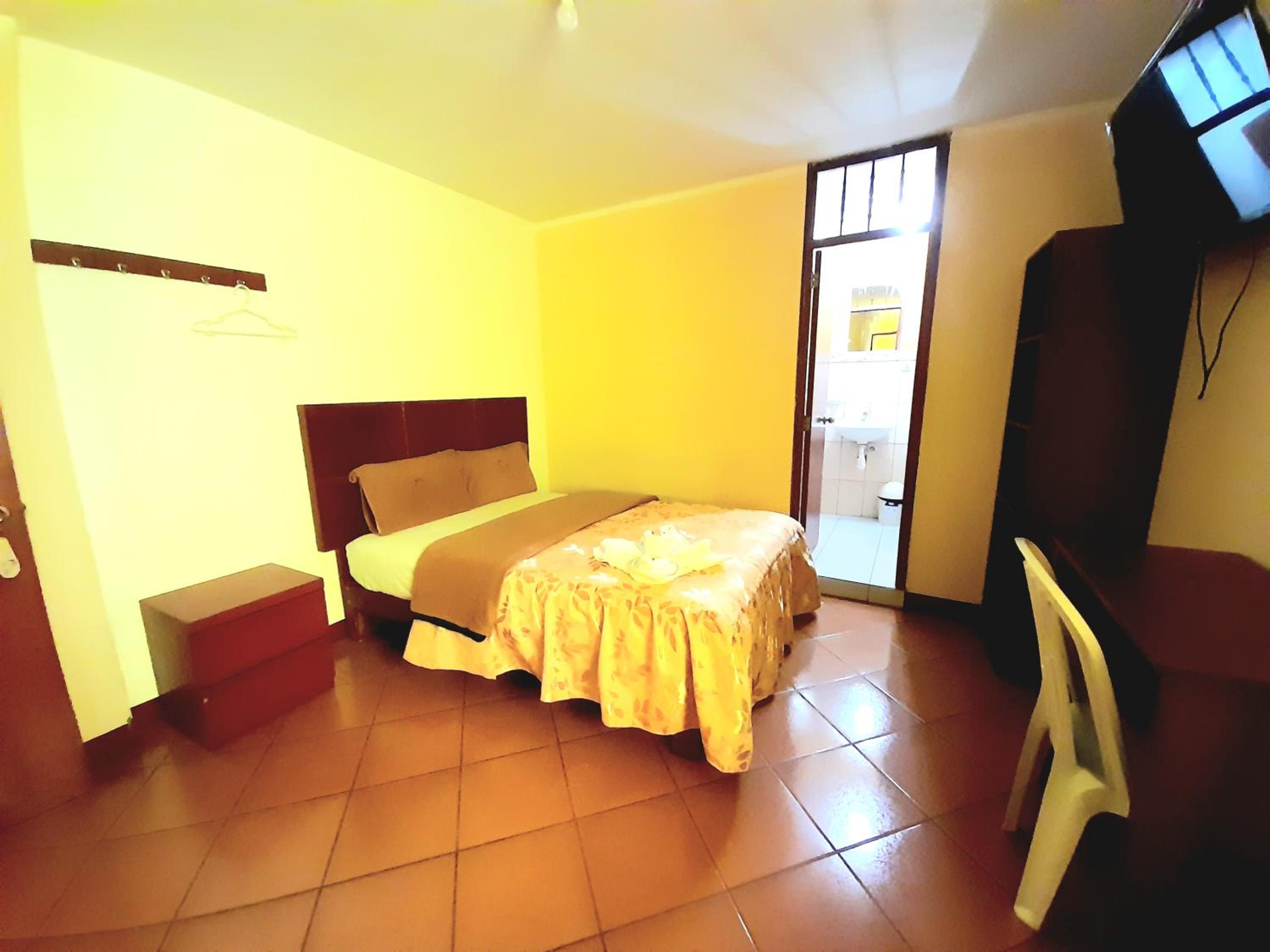 Double Room with Private Bathroom photo 2