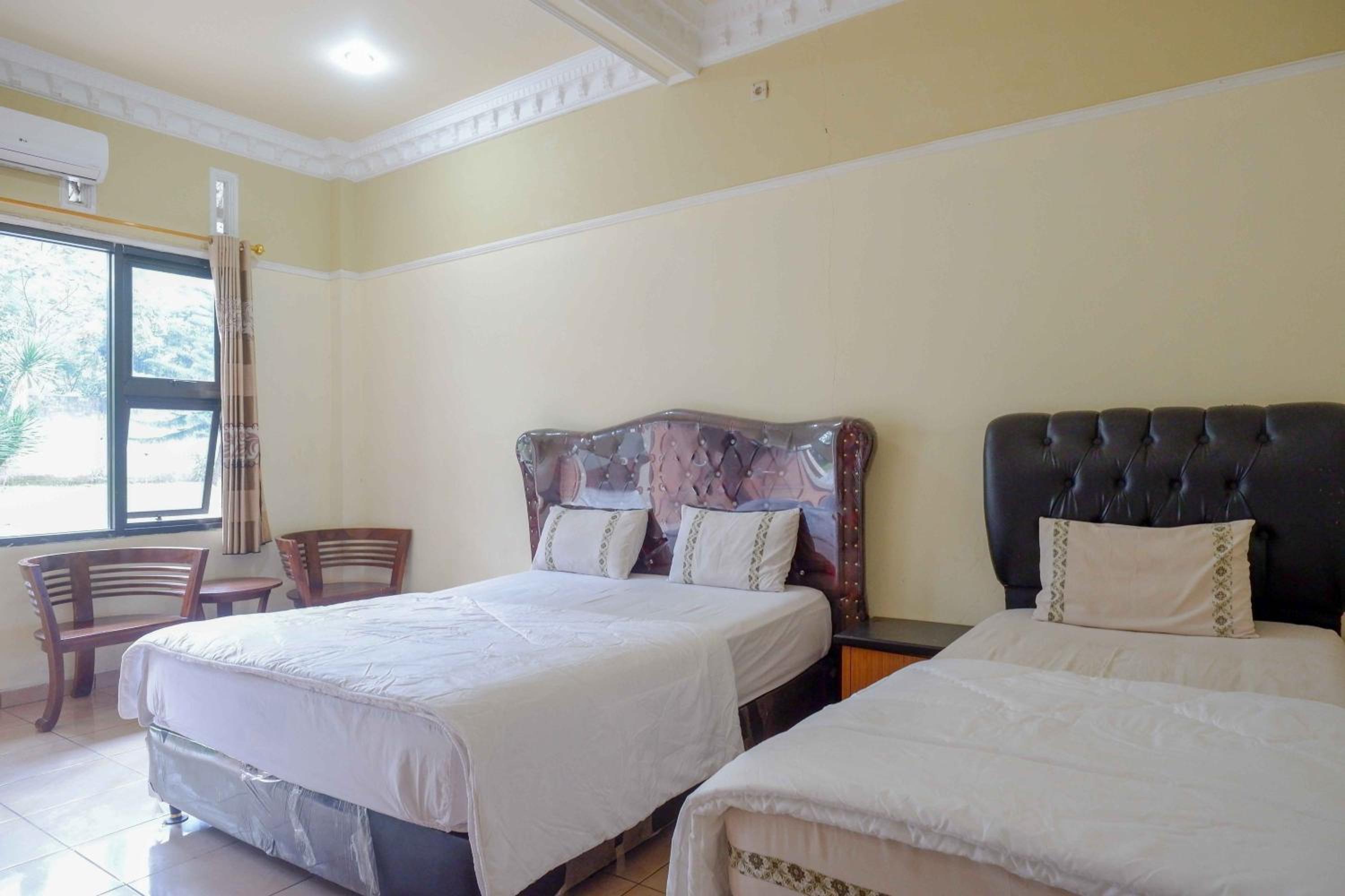 Family Room - Photo 13