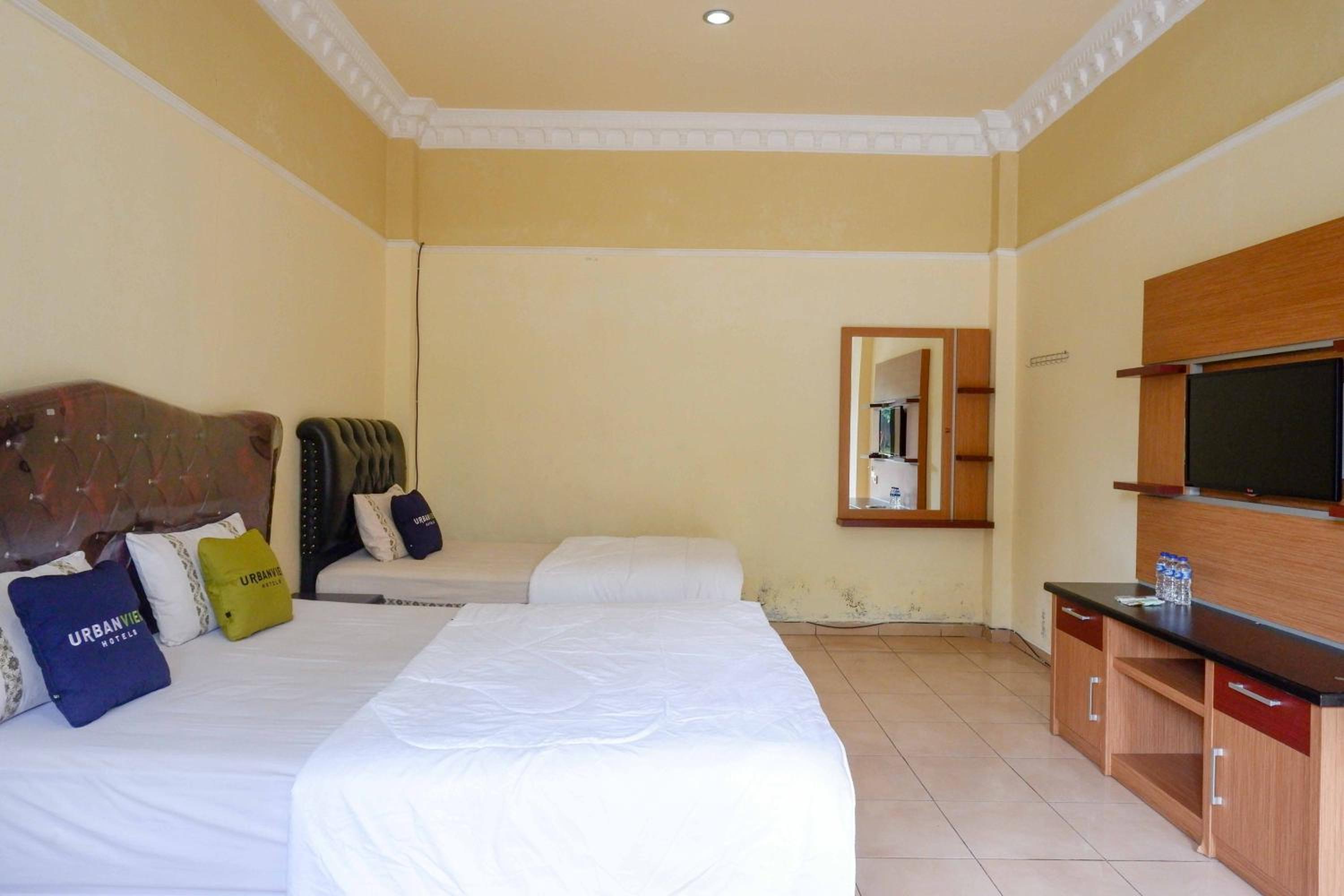 Family Room - Photo 7
