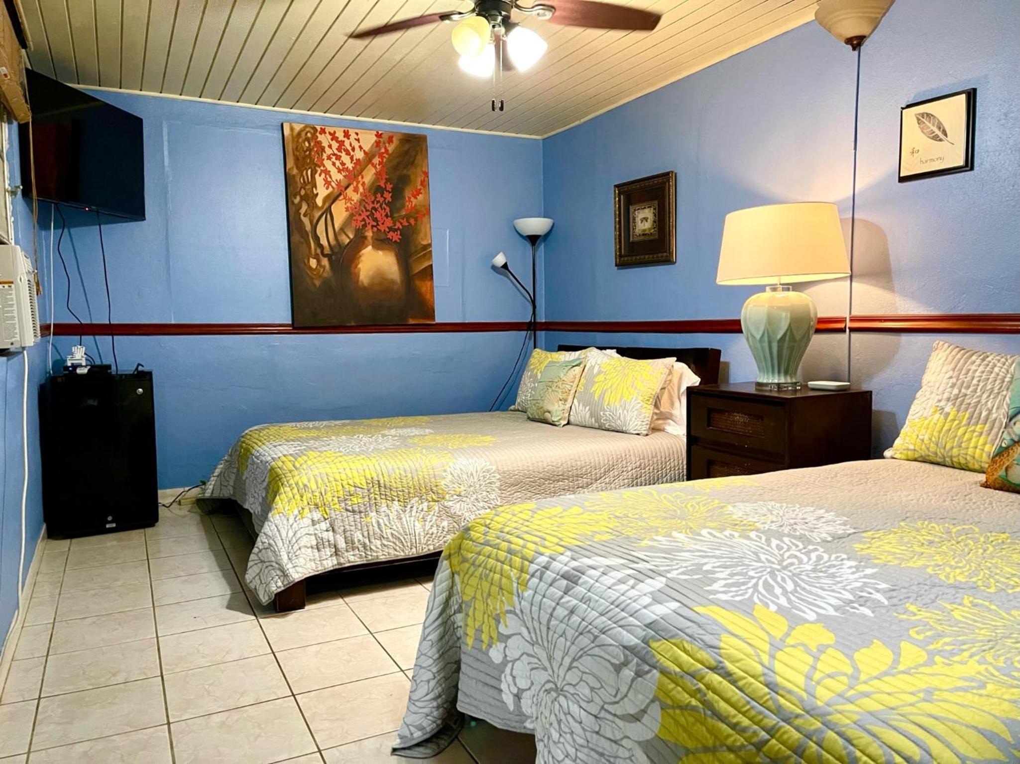 Serene Getaway - Deluxe Queen Room - 13+