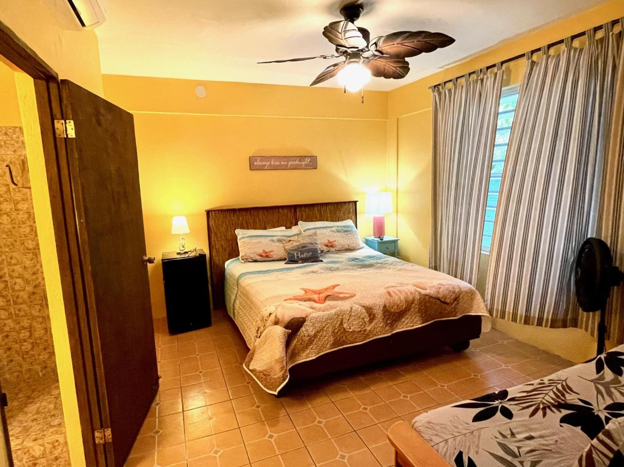 Tropical Getaway - Deluxe King with Futon - 13+