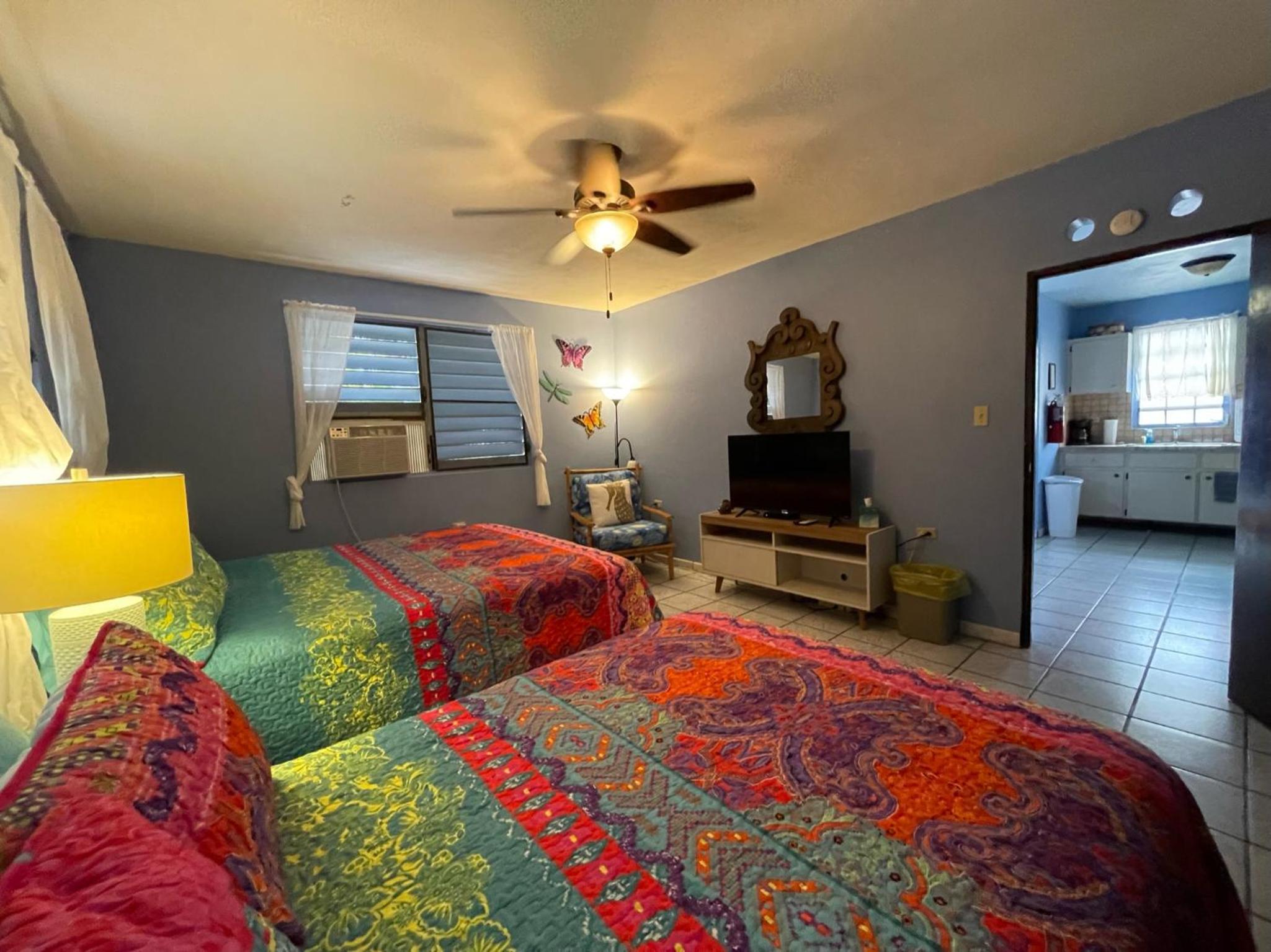 Ocean Breeze - Large One Bedroom Suite with Large Balcony - 13+