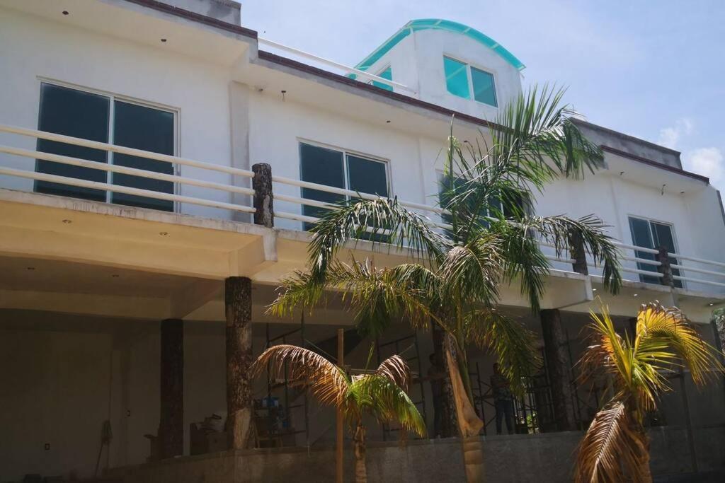 Five-Bedroom House photo 3