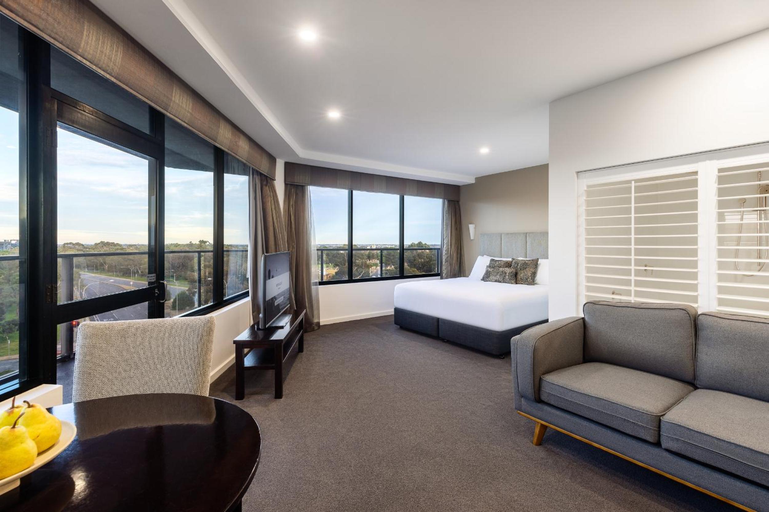 Premier Spa Suite thumbnail 5