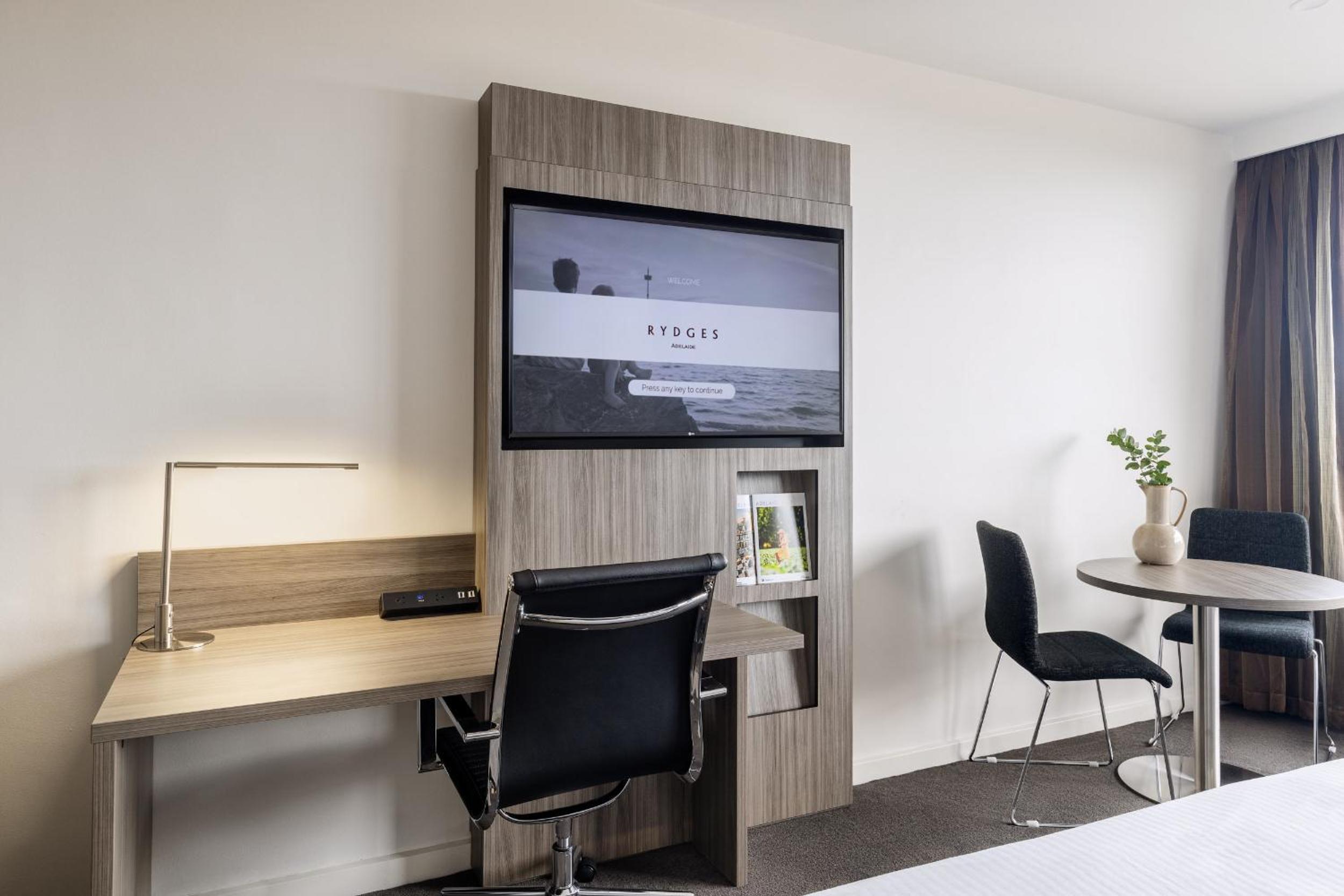 Standard Twin Room thumbnail 5