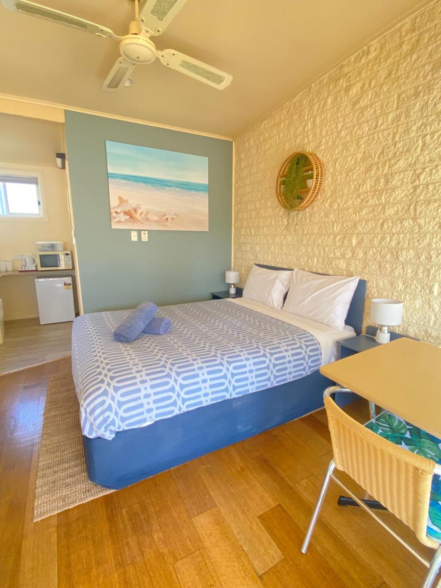 Small Queen Room photo 1