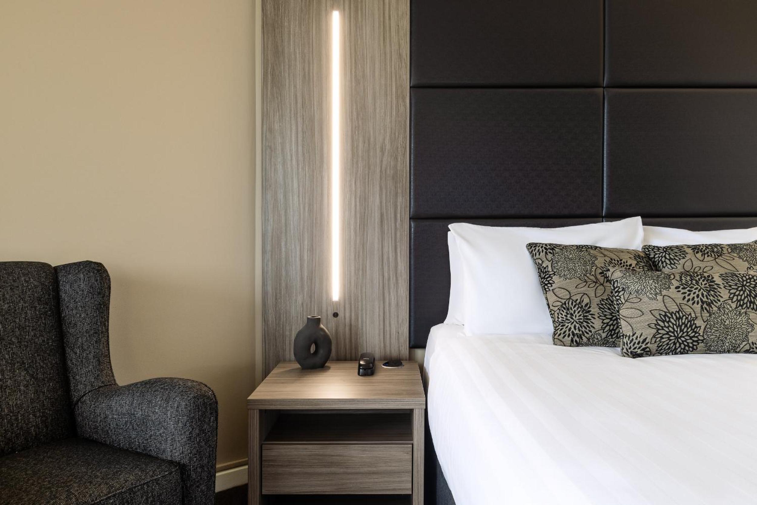 Superior Queen Room with Park View thumbnail 5