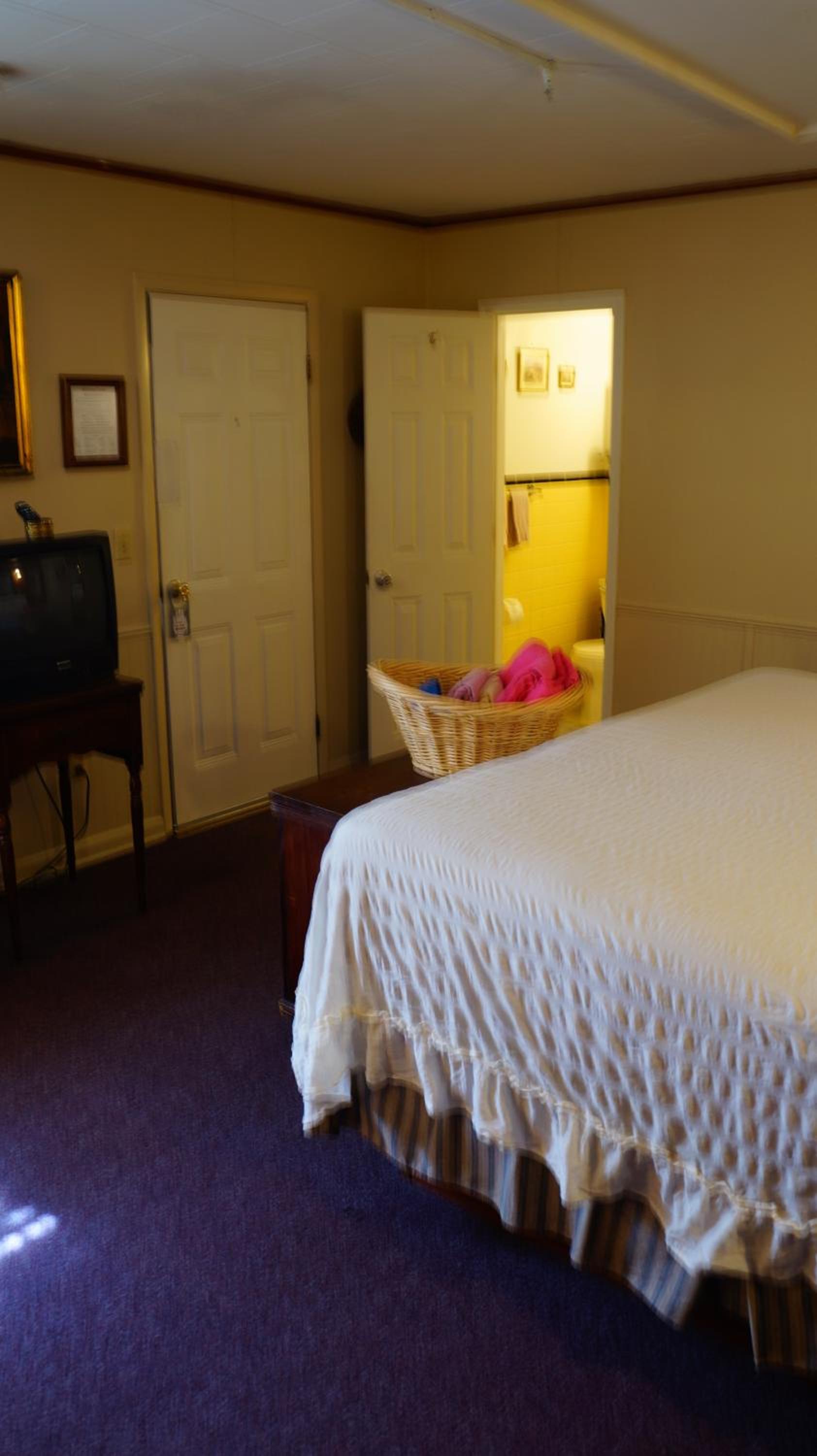 Standard King Room photo 3