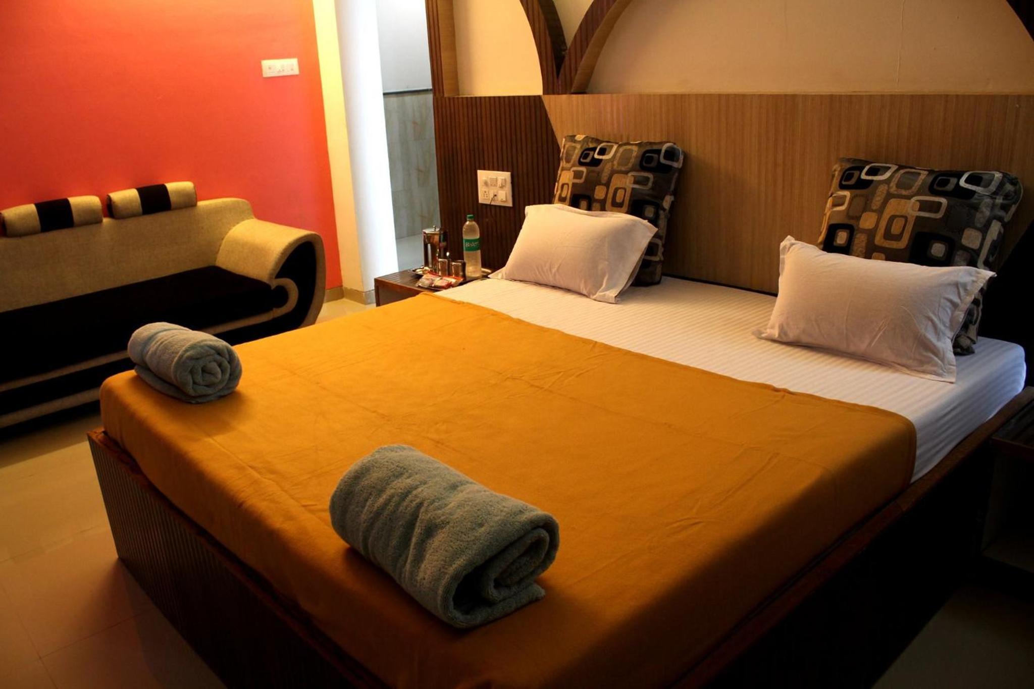 Deluxe Double Room - Photo 9