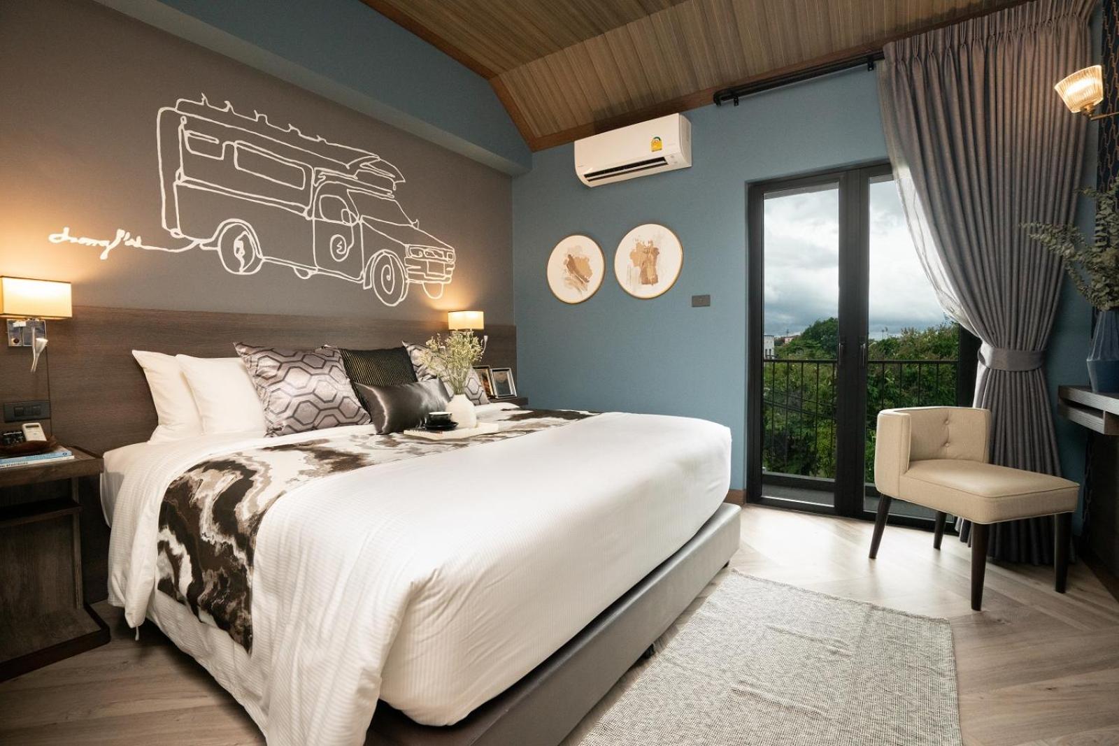 Deluxe King Room - Photo 1
