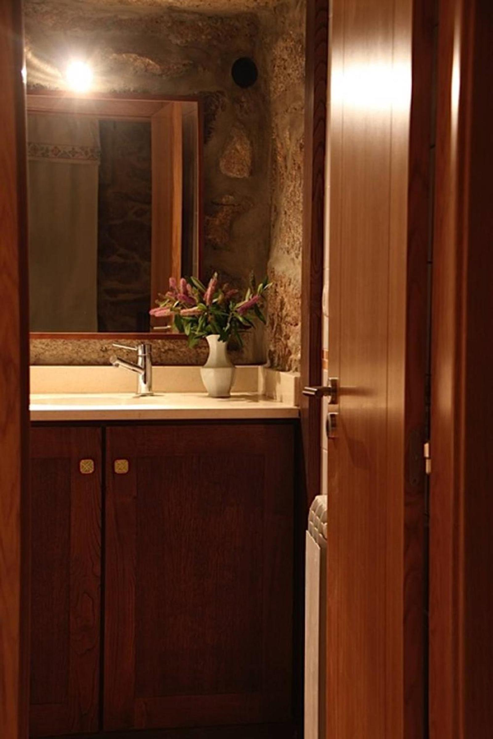 Double Room with Private Bathroom - Photo 3