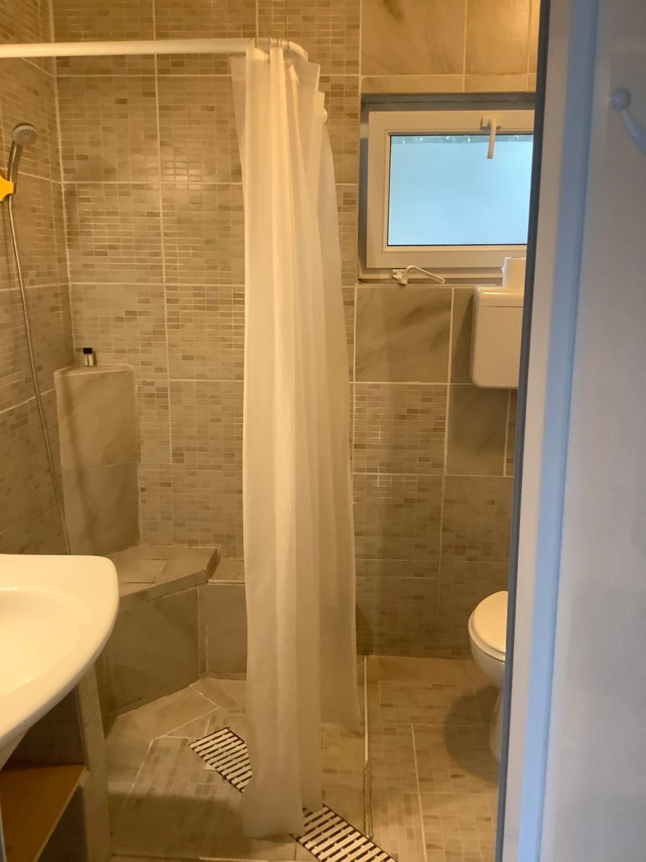 One-Bedroom Apartment - Photo 4