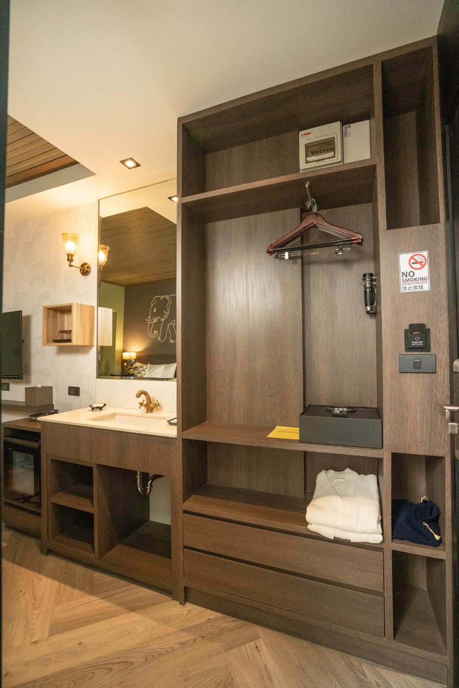Standard Twin Room - Photo 2