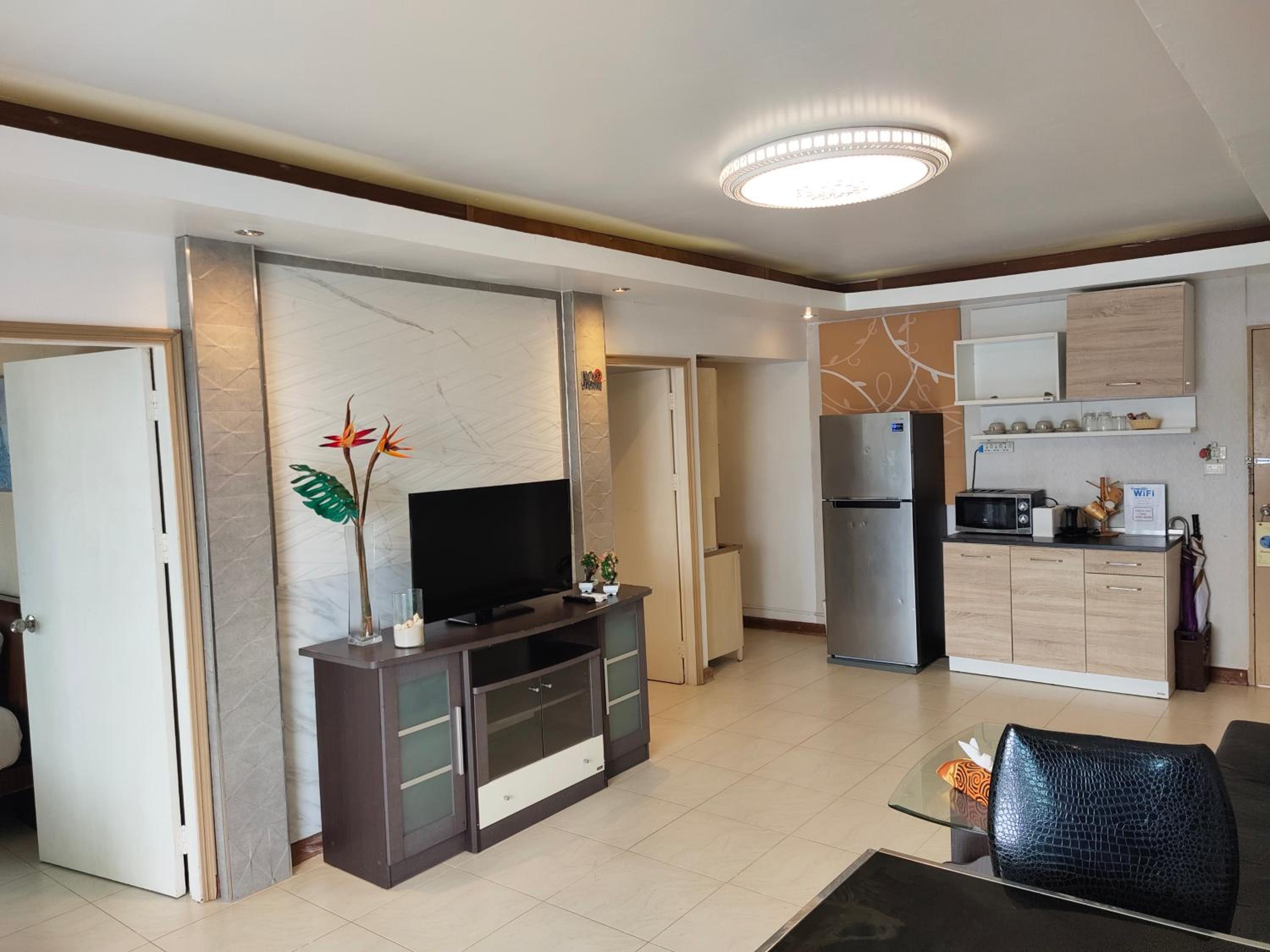 Family Room with Mountain View - Photo 8
