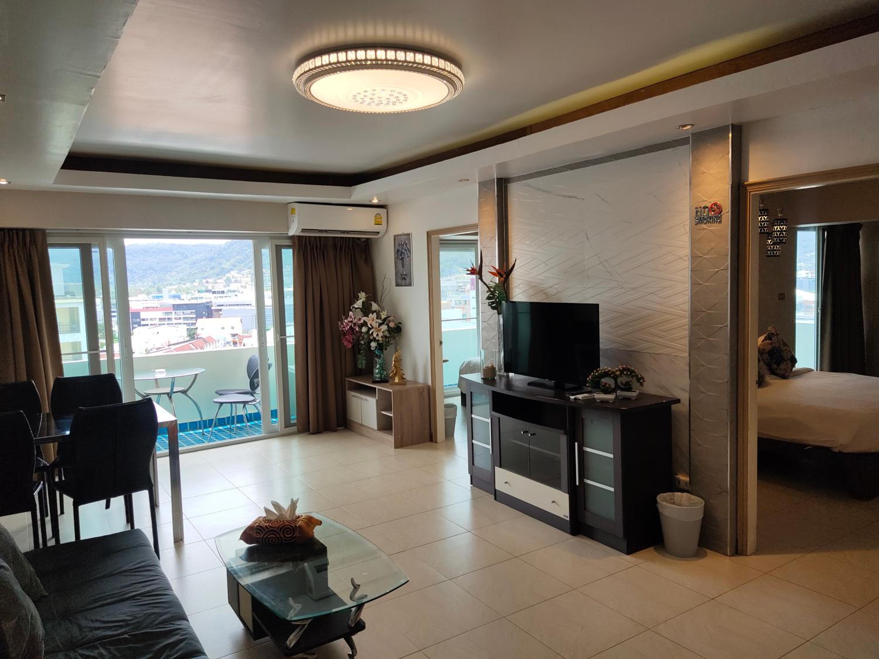 Family Room with Mountain View - Photo 7