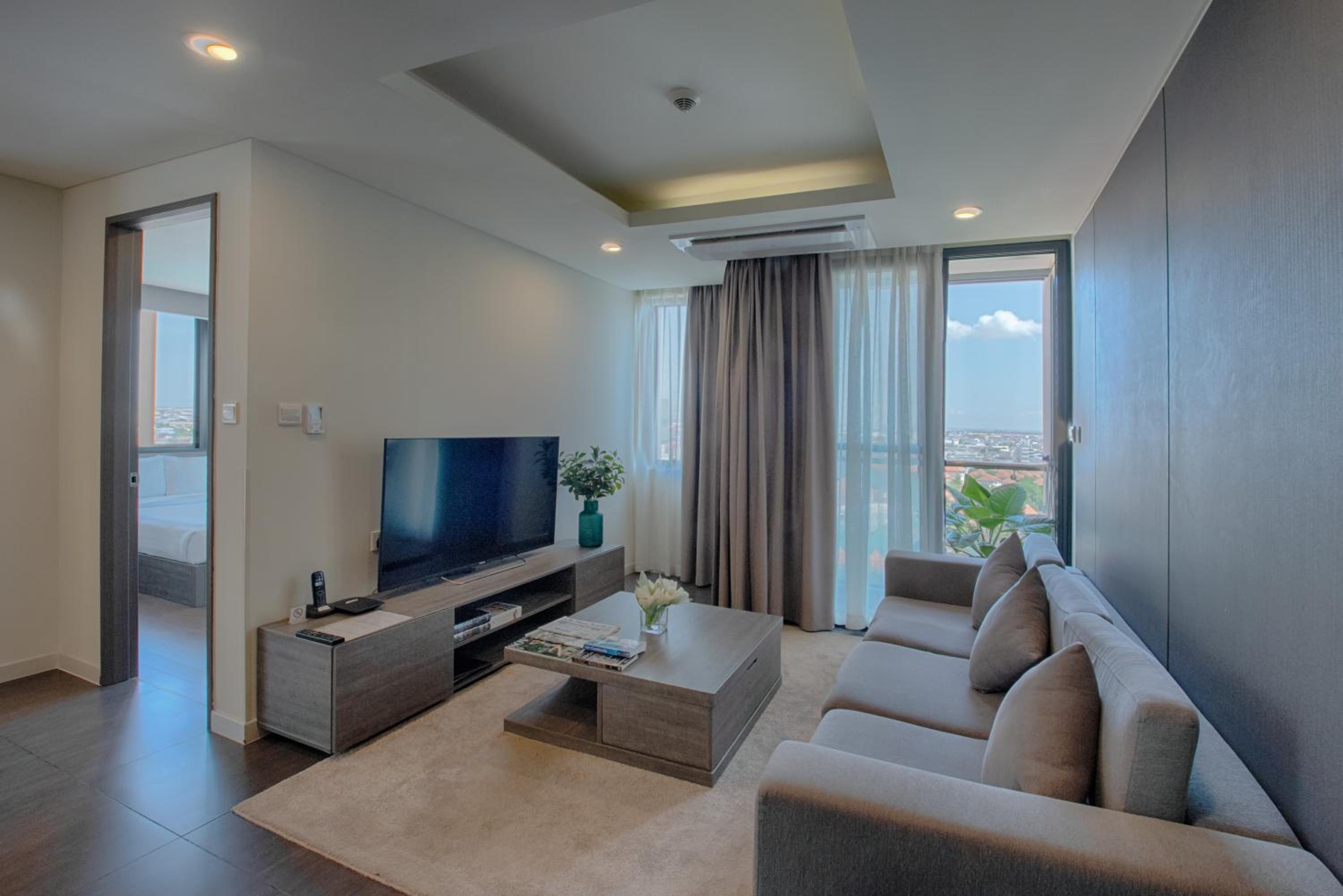 Superior 1-Bedroom photo 2