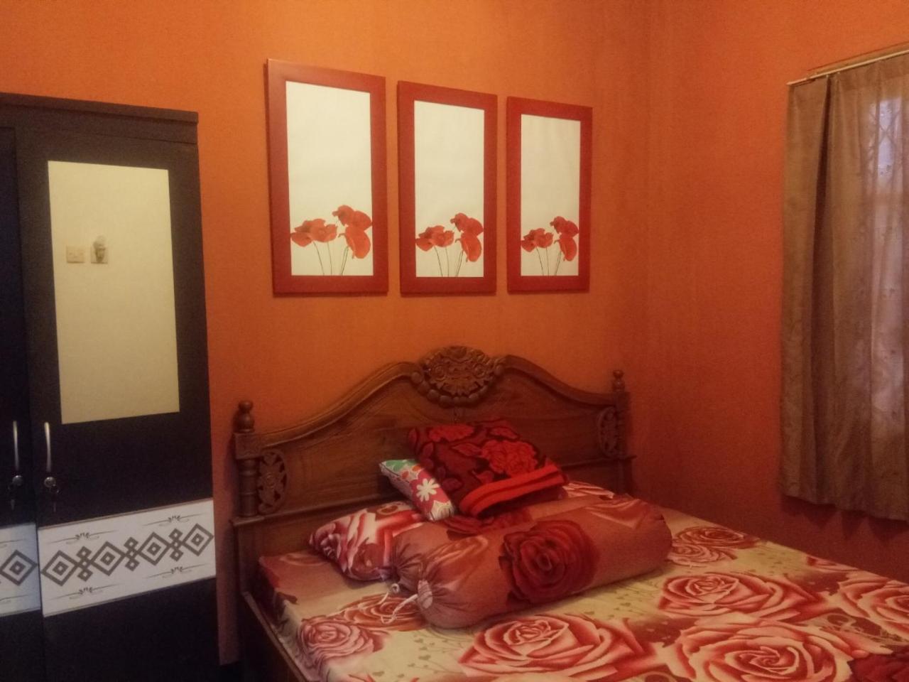 Two-Bedroom House - Photo 1