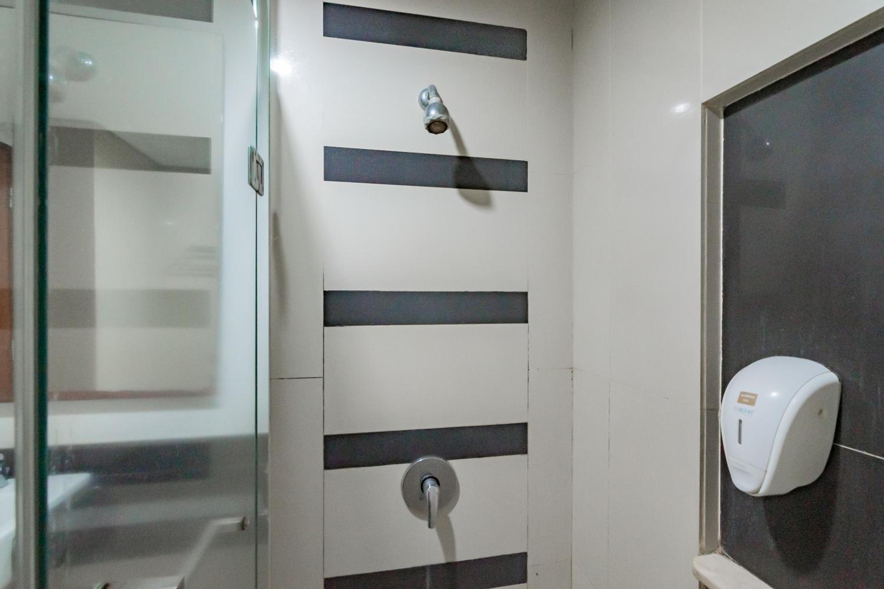 Deluxe Room - Photo 3