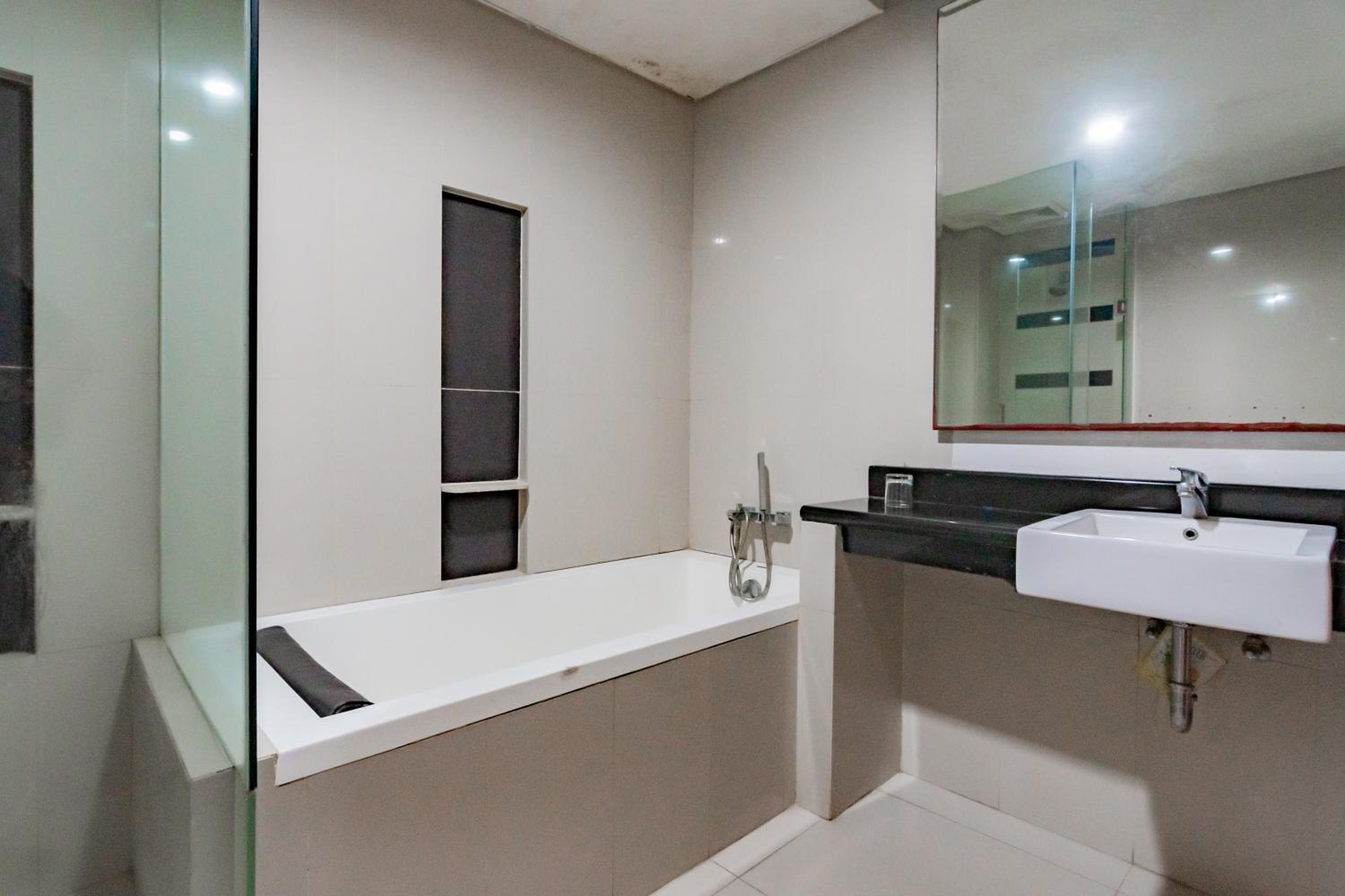 Suite - Photo 15