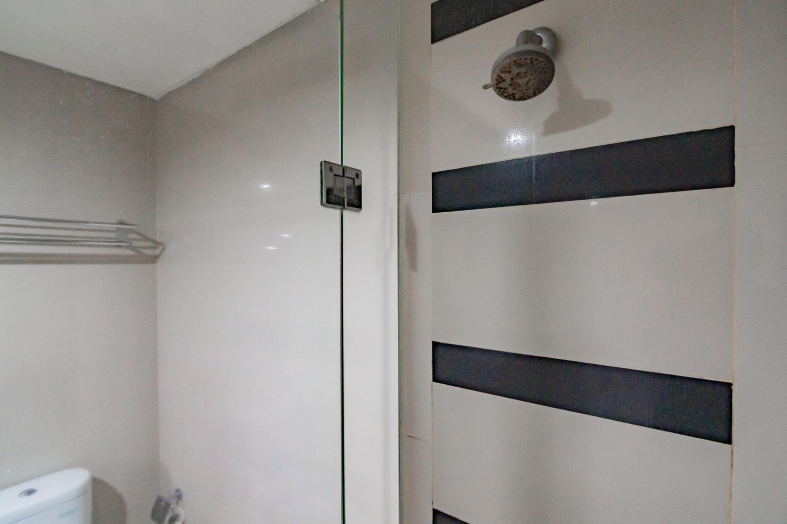 Suite - Photo 13