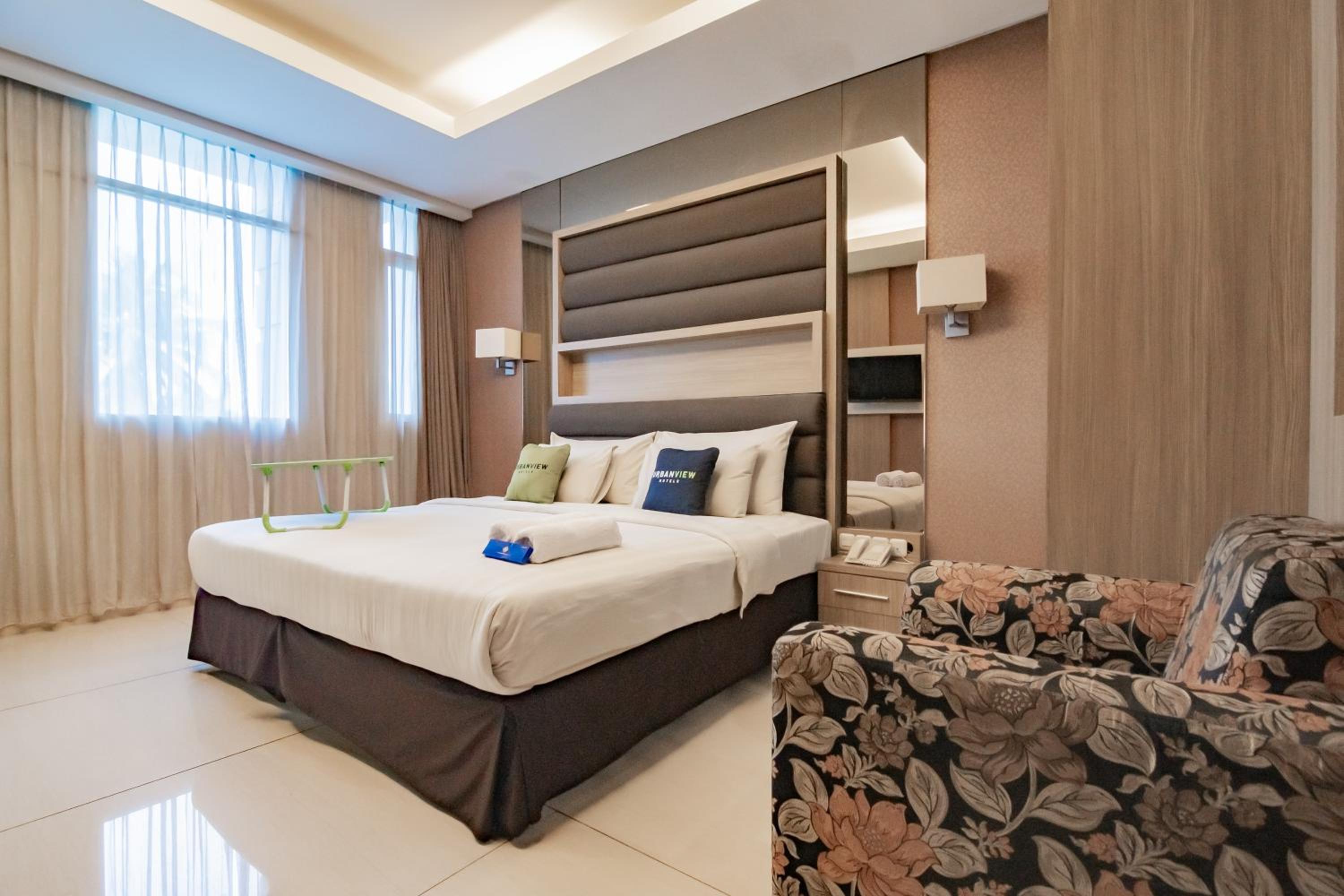 Suite - Photo 1