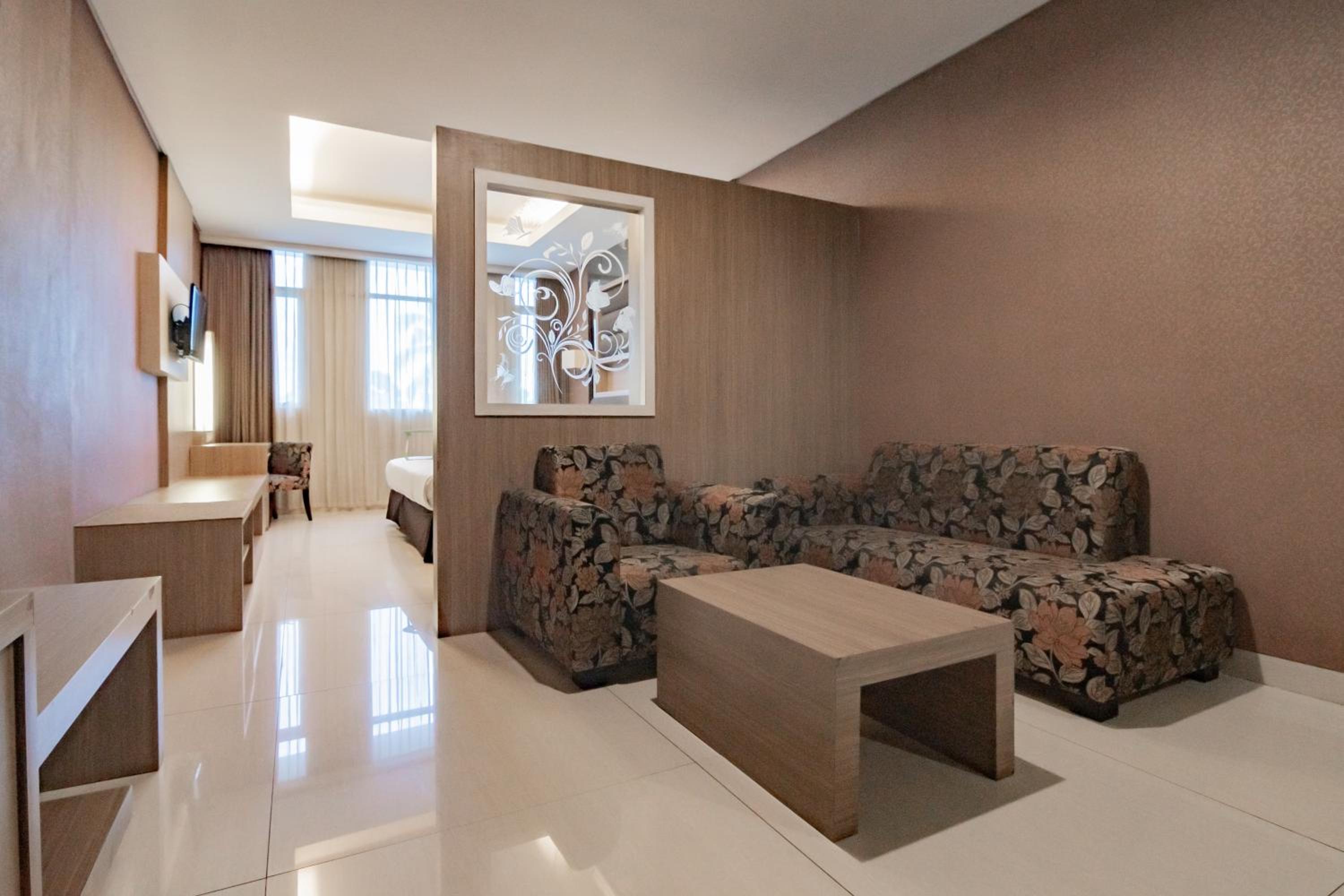 Suite - Photo 3