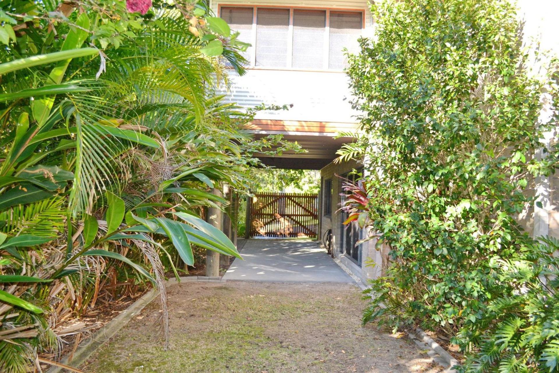 Three-Bedroom House photo 3