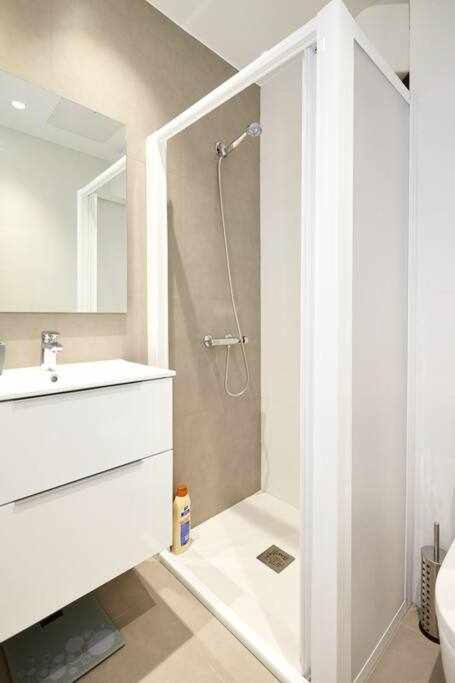Two-Bedroom Apartment with Terrace - Photo 7