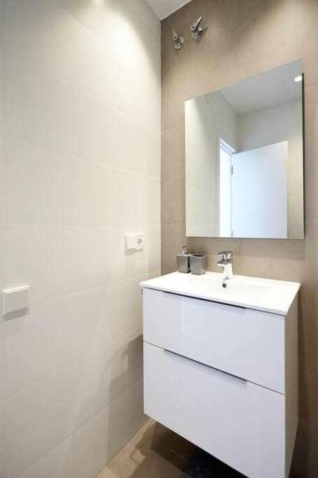 Two-Bedroom Apartment with Terrace - Photo 6