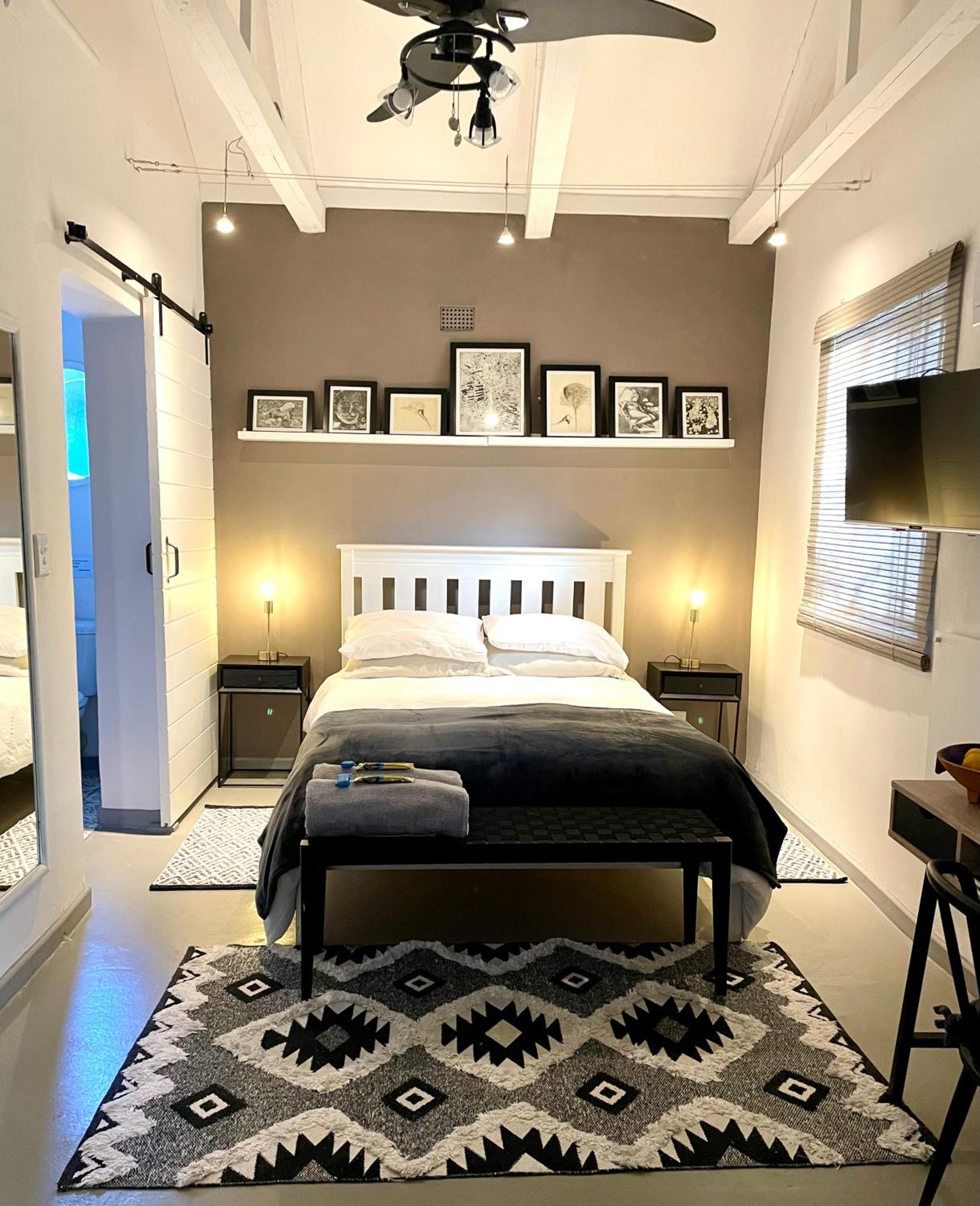 One-Bedroom Apartment - Photo 1