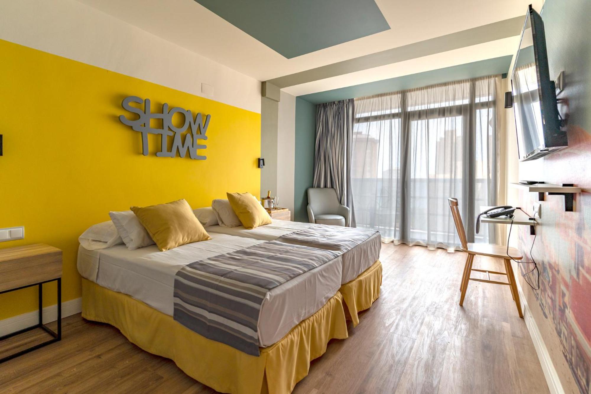 Habitación Doble con Vista a la Piscina