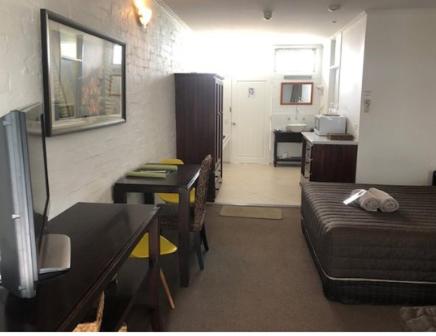 Deluxe Triple Room - Photo 13