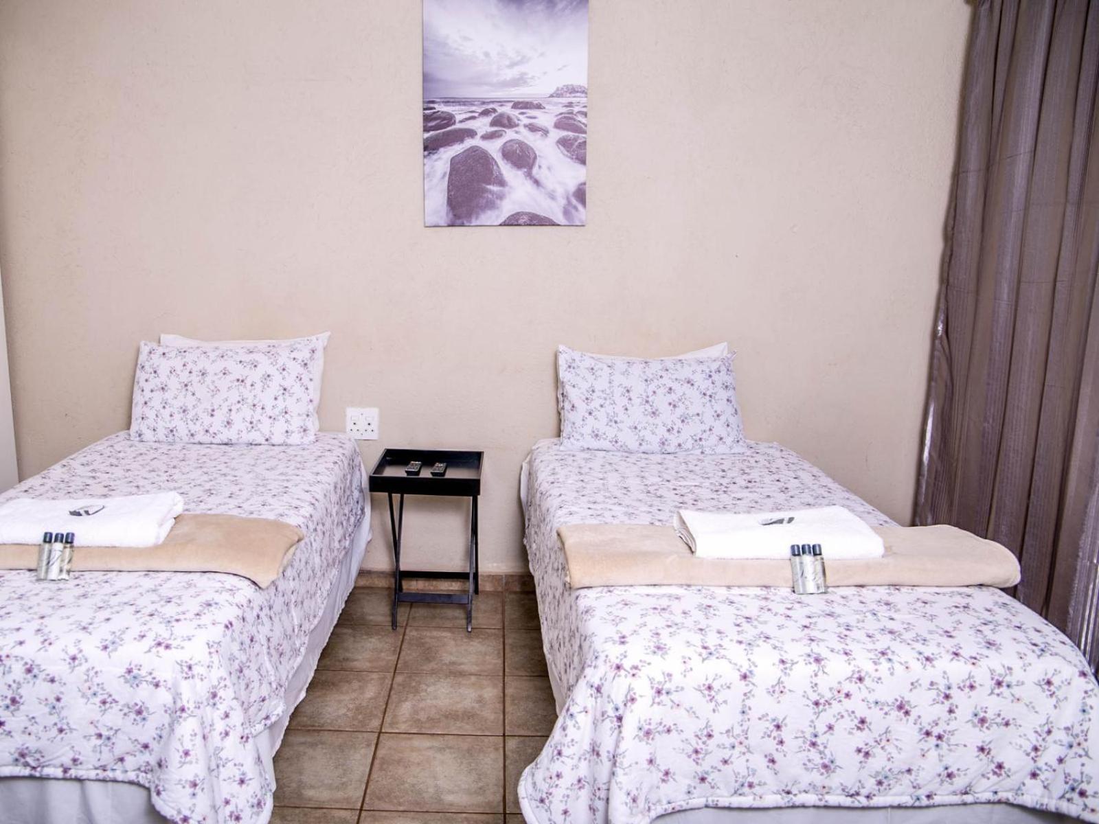 Twin Room - Photo 1
