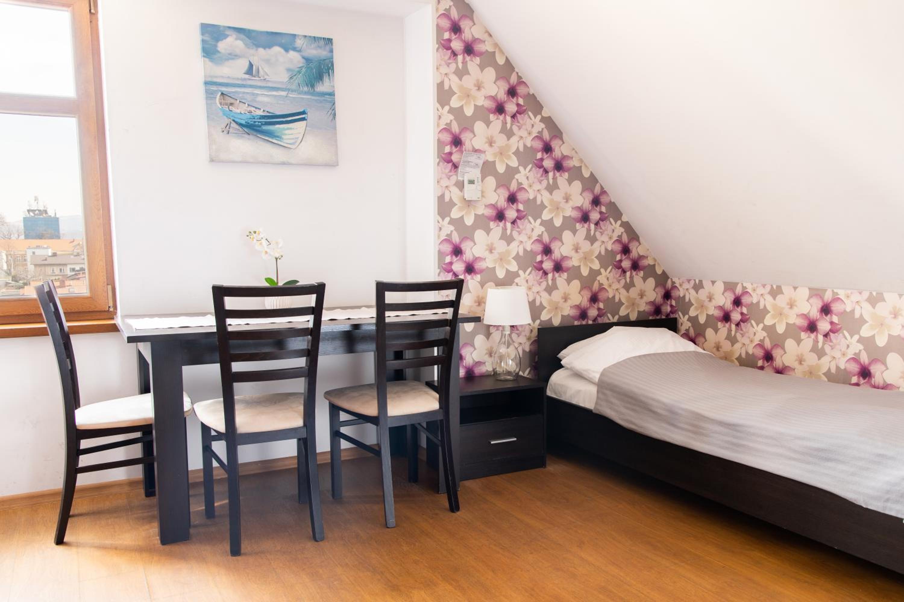 Triple Room with Private Bathroom photo 1