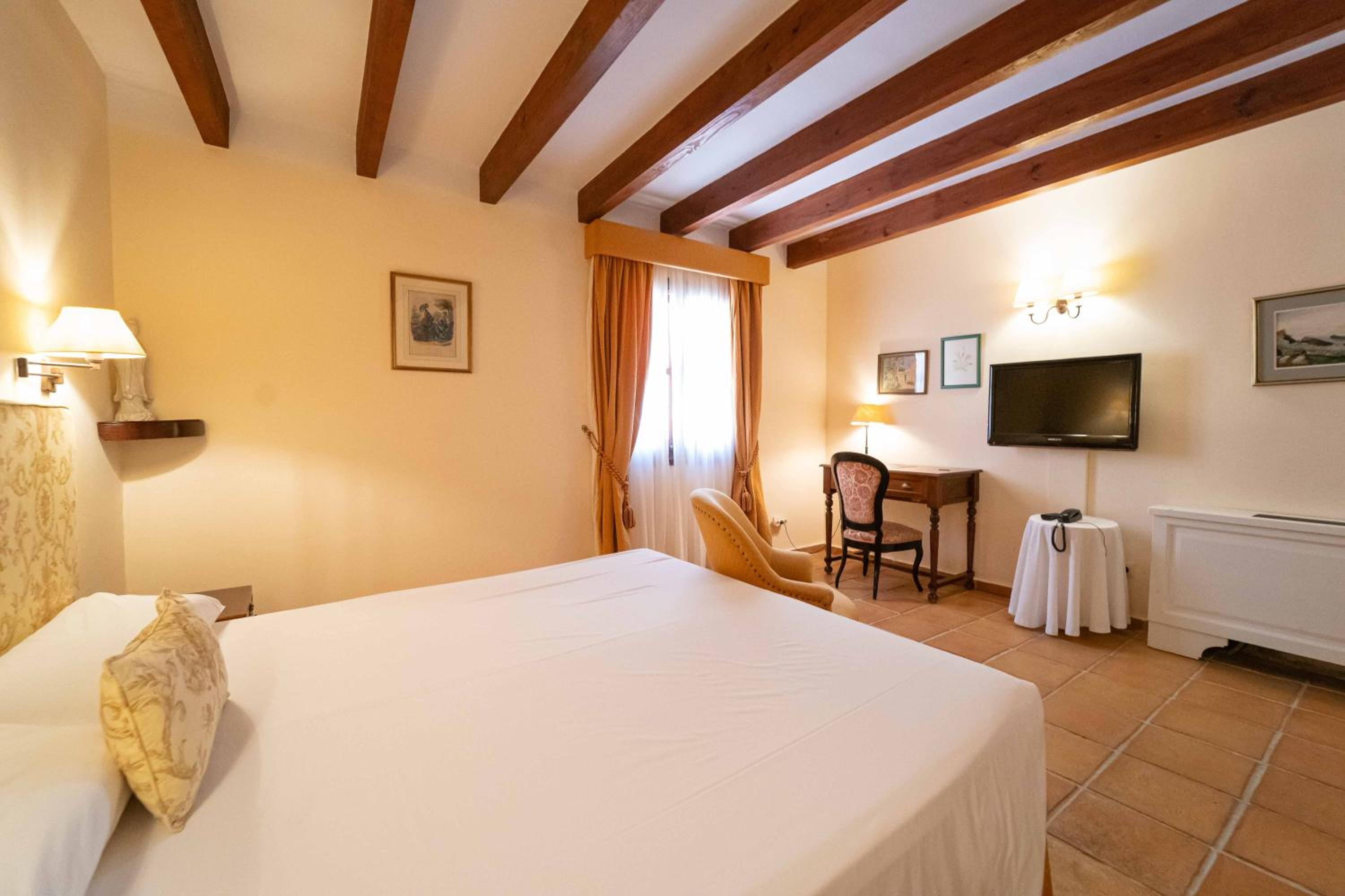 Standard Double Room - Photo 2