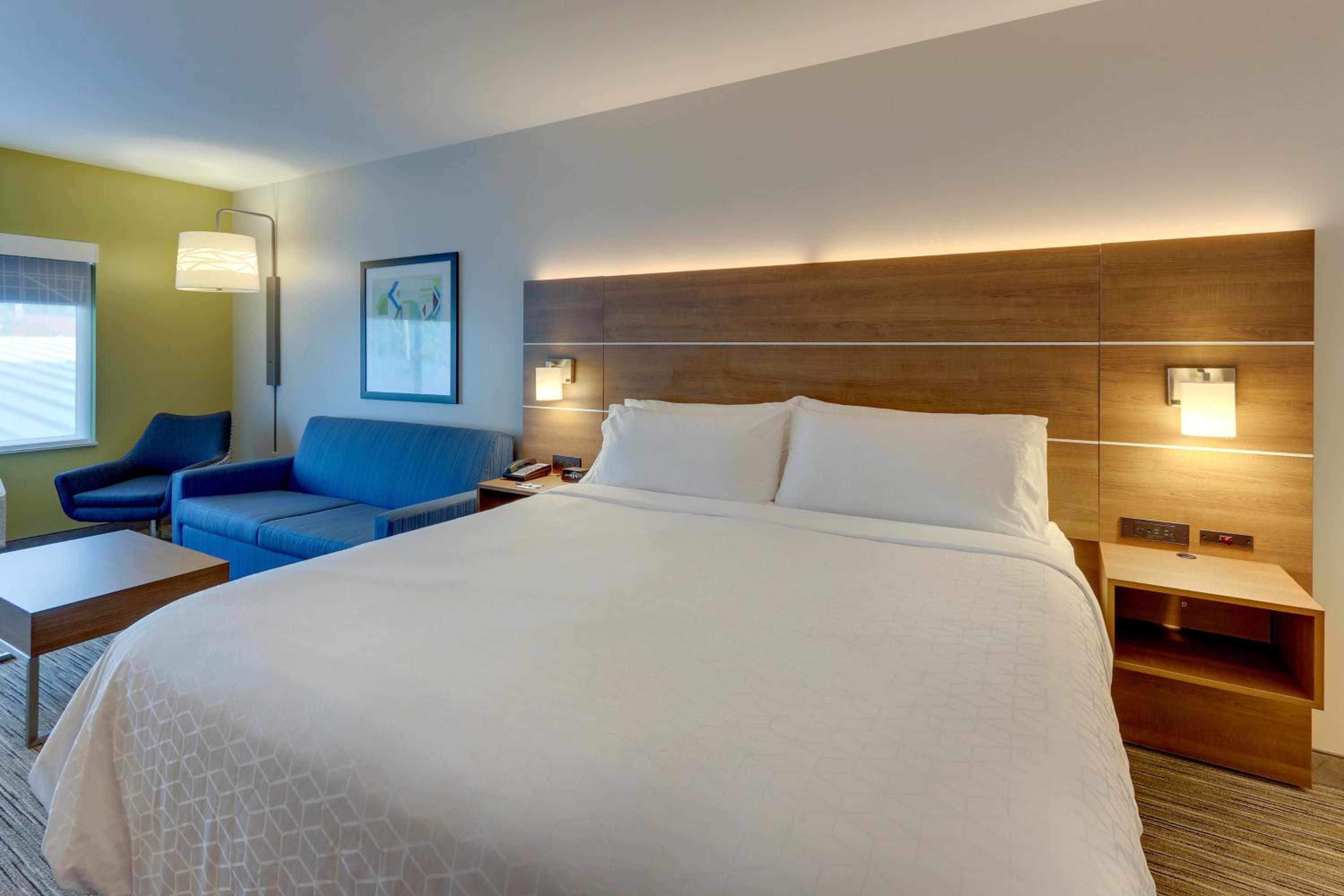 King Suite with Sofa Bed - Photo 6